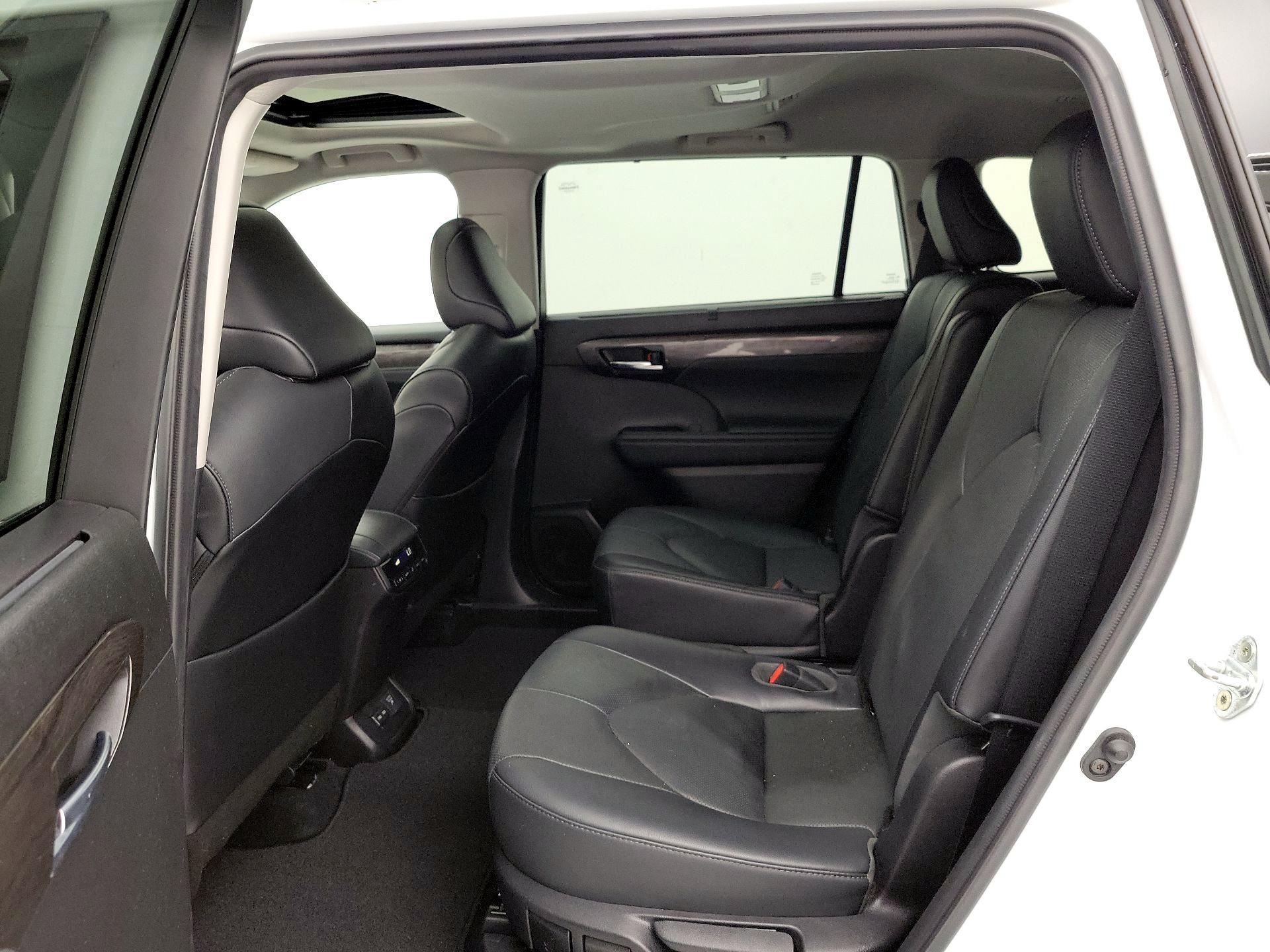 Thumbnail: 2022 Toyota Highlander - 19