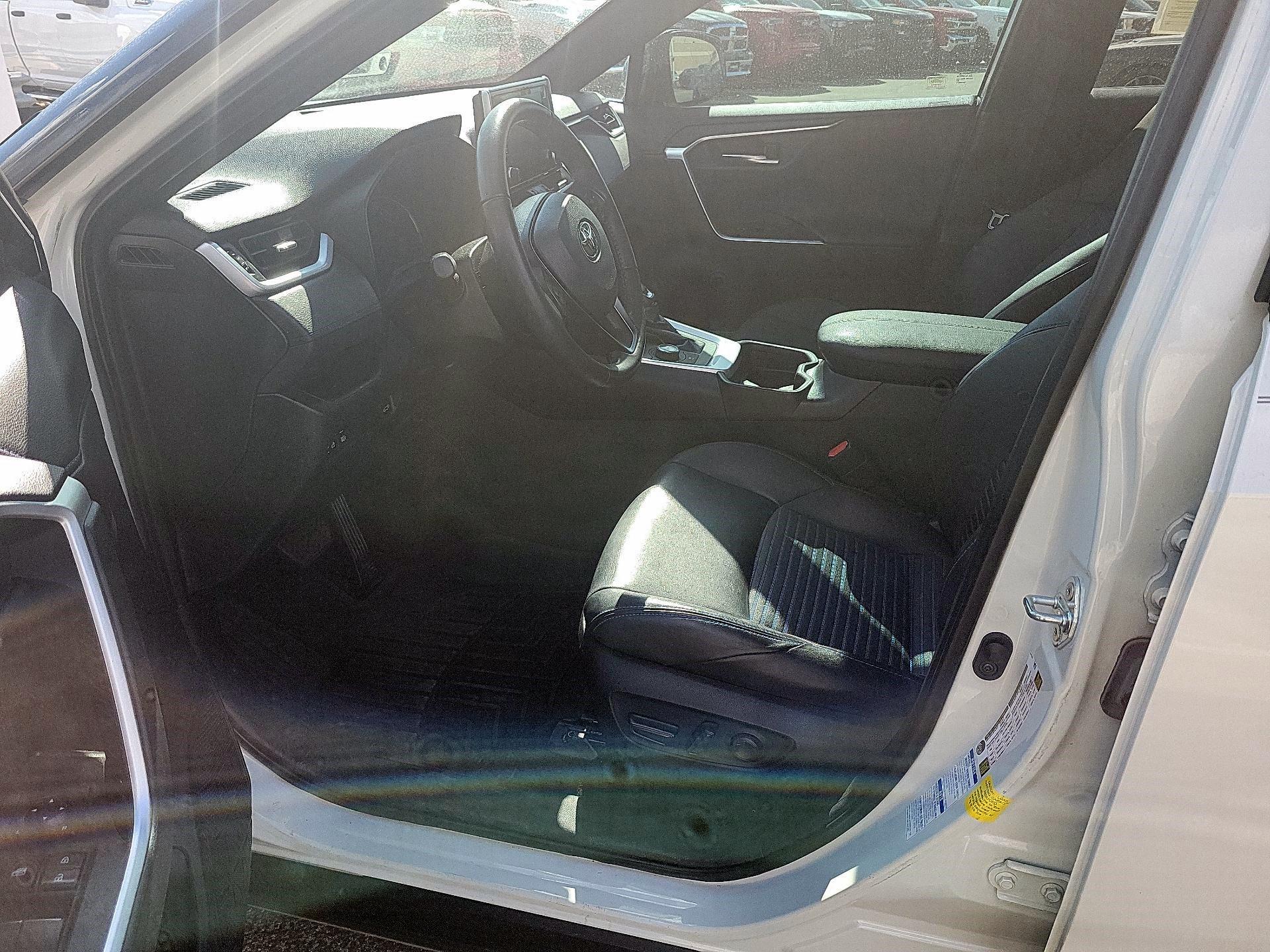 Thumbnail: 2021 Toyota RAV4 - 9