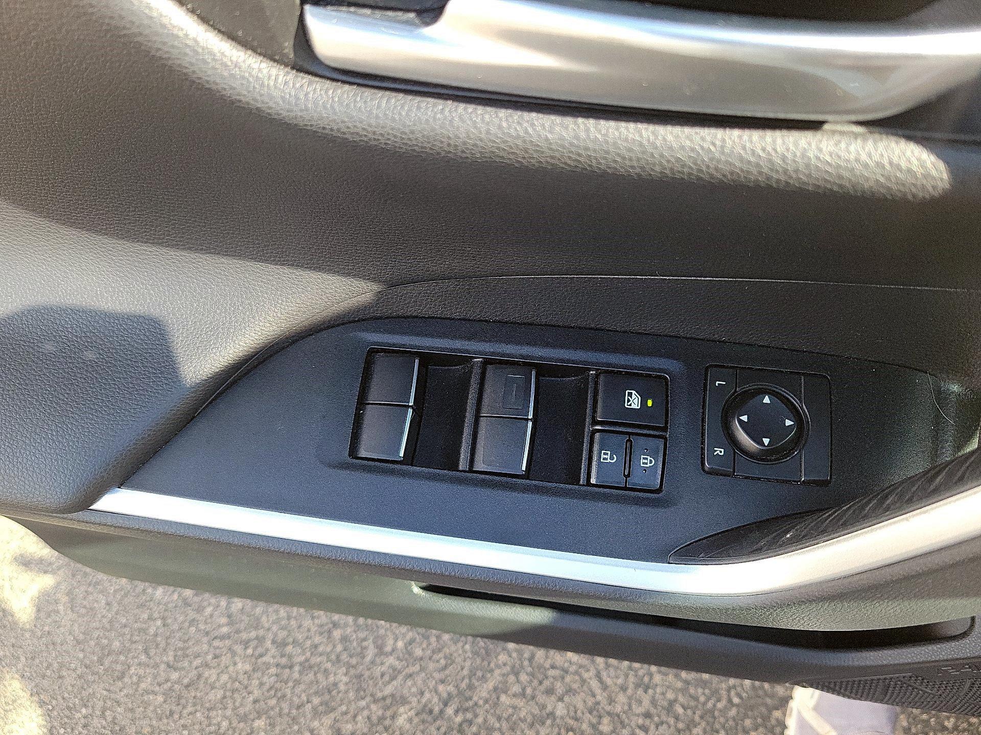 Thumbnail: 2021 Toyota RAV4 - 10