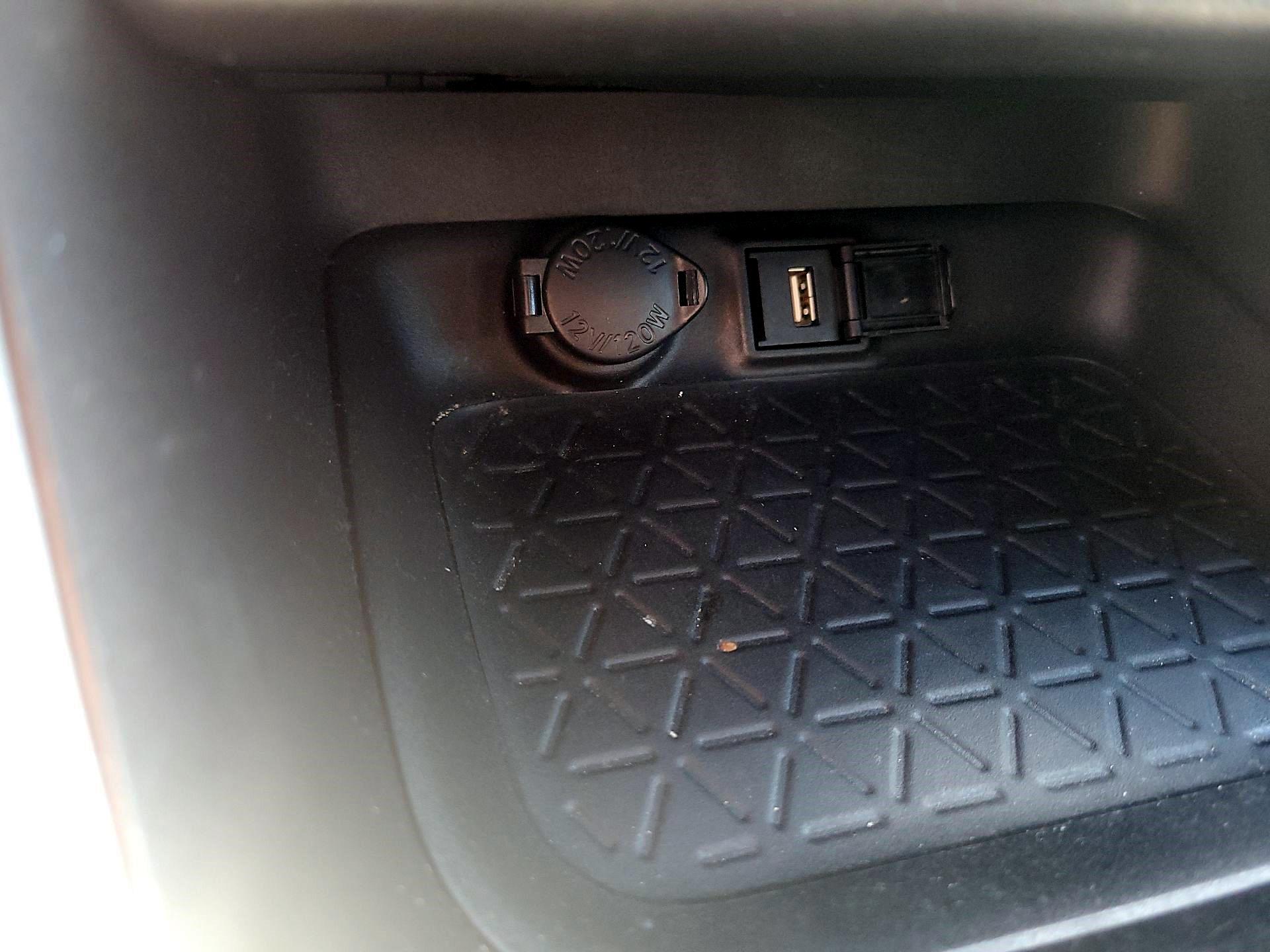 Thumbnail: 2021 Toyota RAV4 - 15