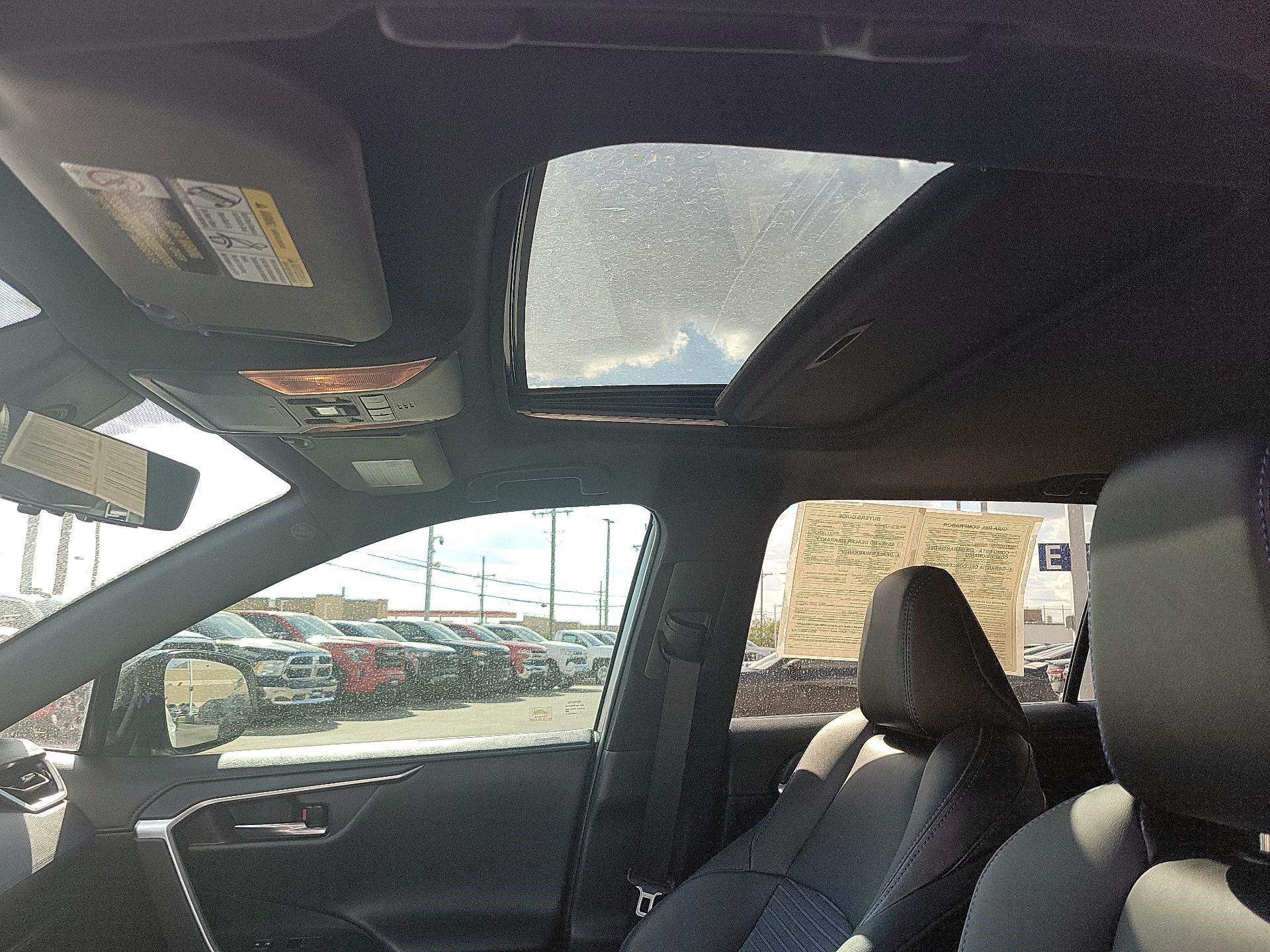 Thumbnail: 2021 Toyota RAV4 - 16