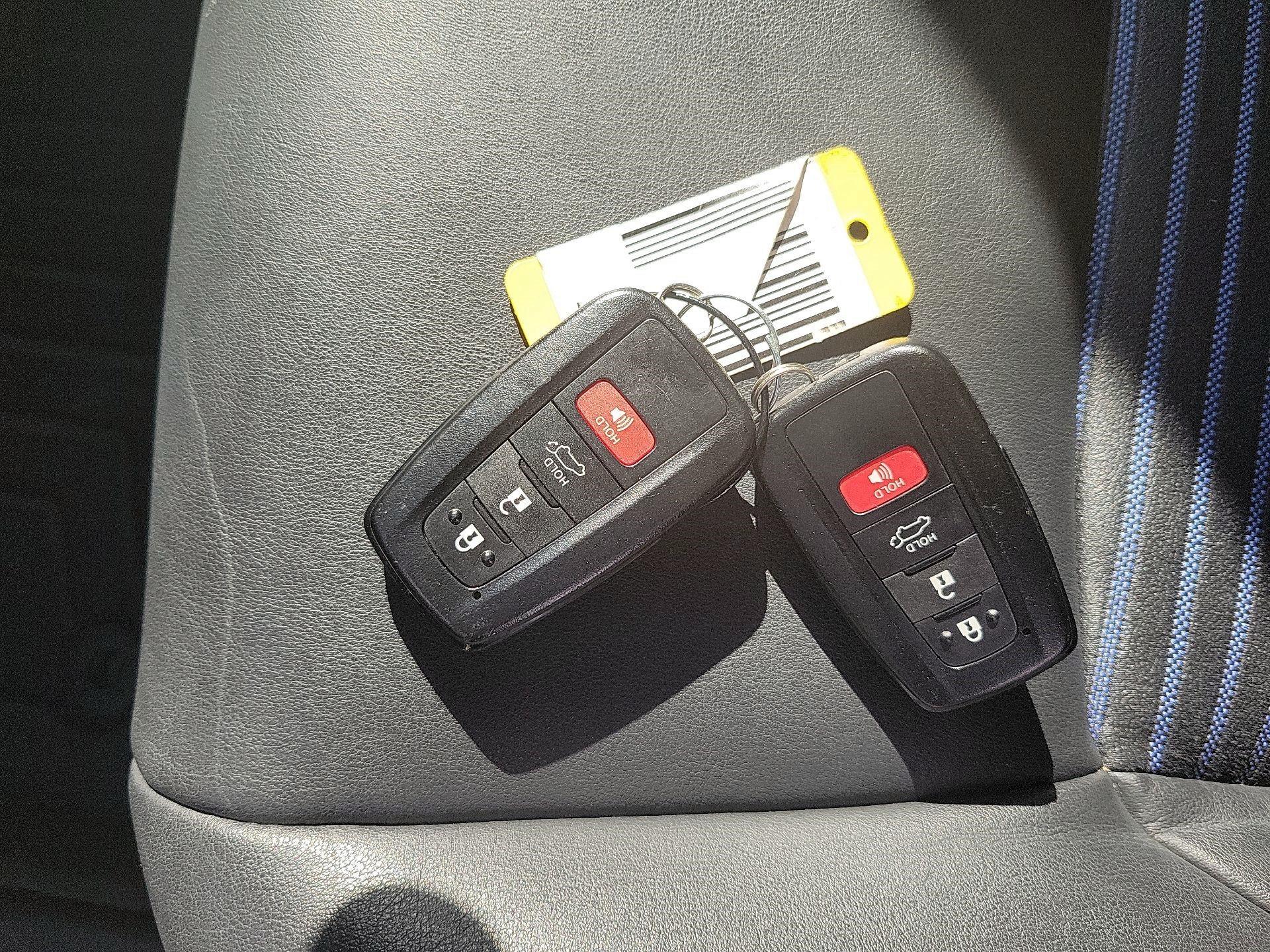 Thumbnail: 2021 Toyota RAV4 - 20