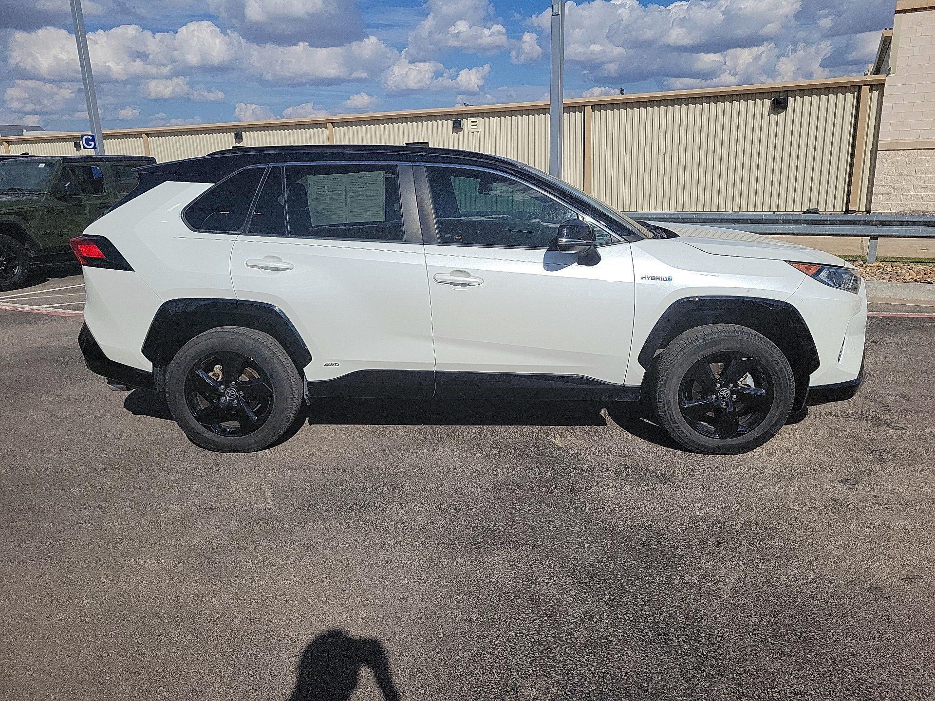 Thumbnail: 2021 Toyota RAV4 - 4