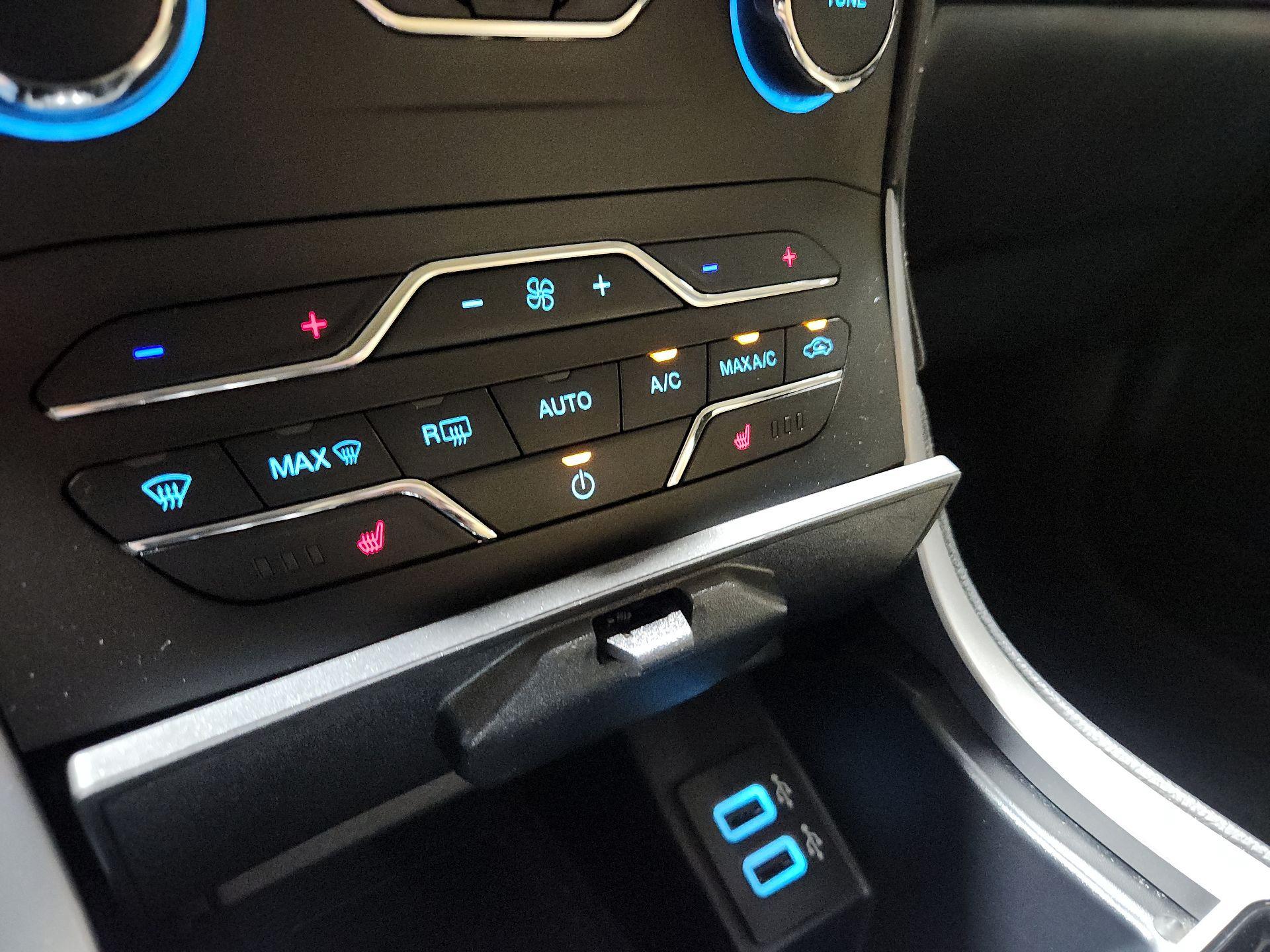 Thumbnail: 2019 Ford Edge - 14