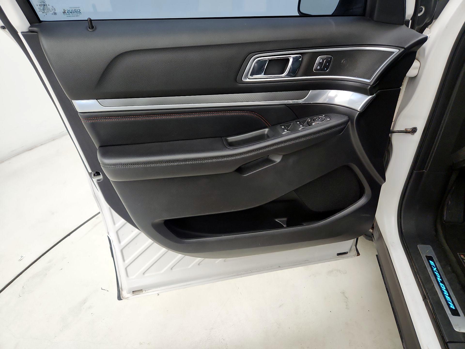 Thumbnail: 2016 Ford Explorer - 12