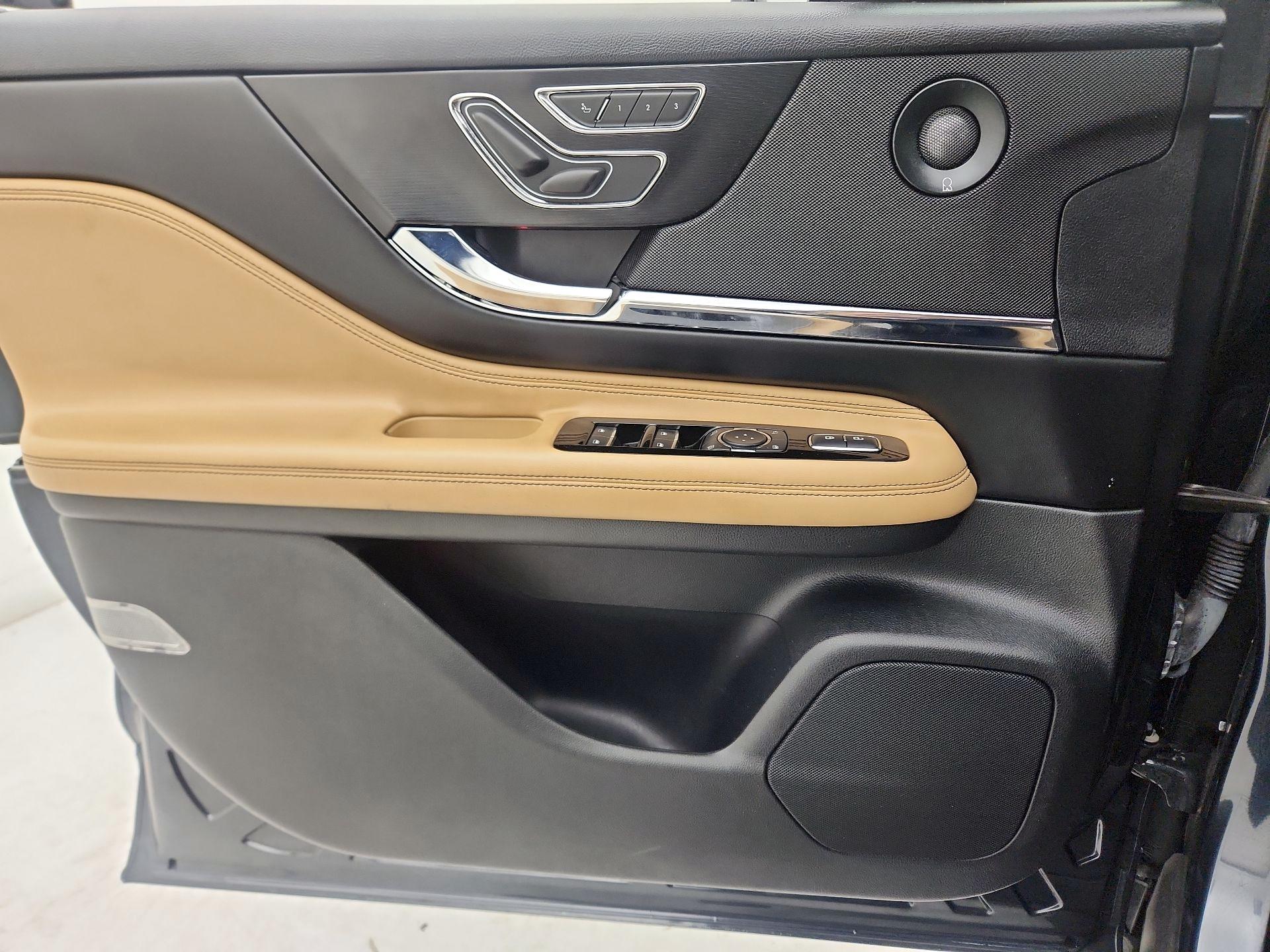 Thumbnail: 2020 Lincoln Corsair - 12