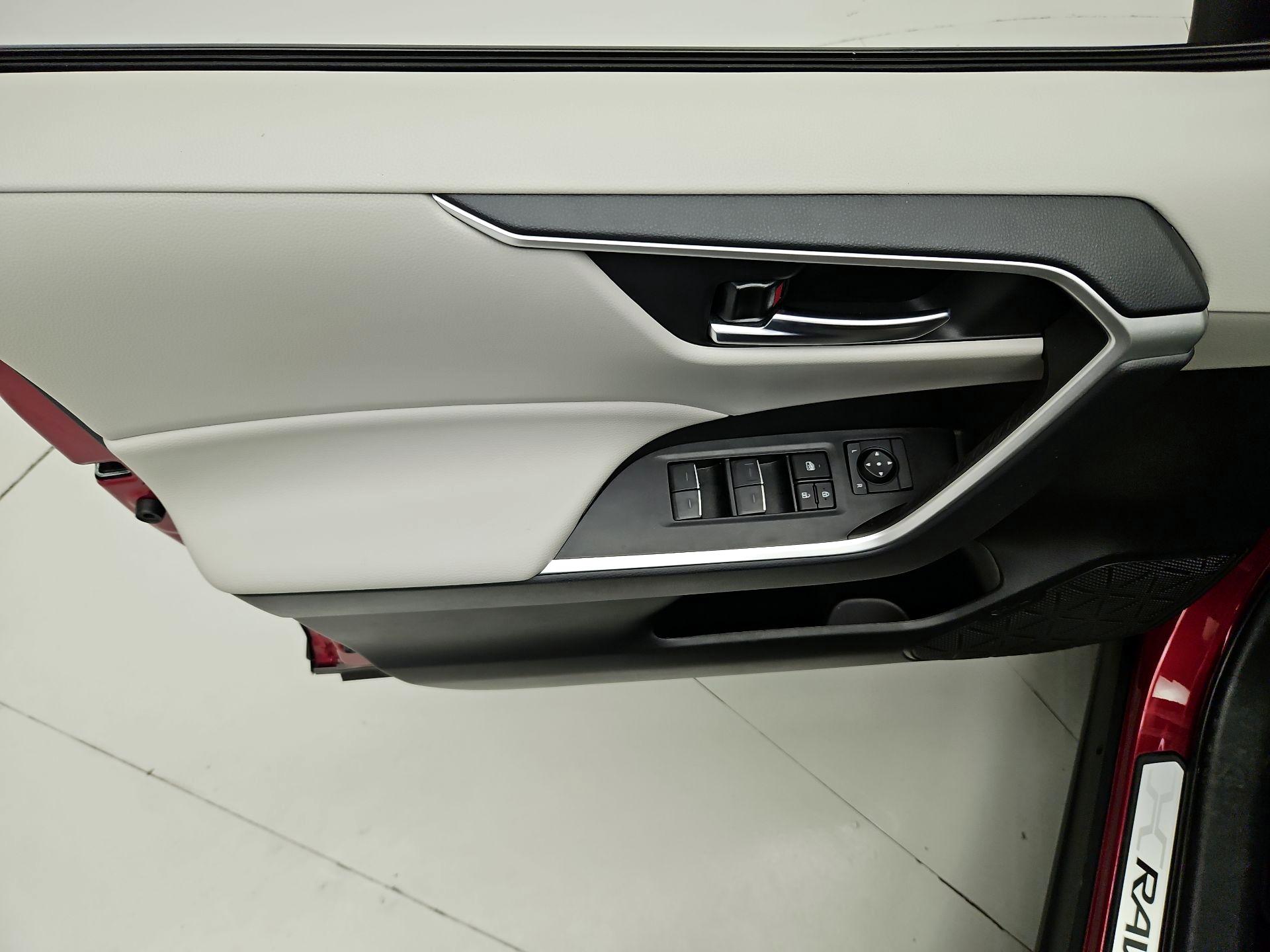 Thumbnail: 2024 Toyota RAV4 - 12