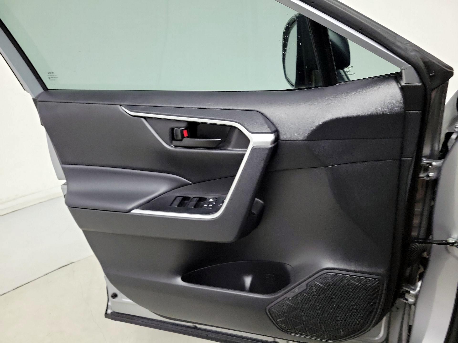 Thumbnail: 2023 Toyota RAV4 - 12