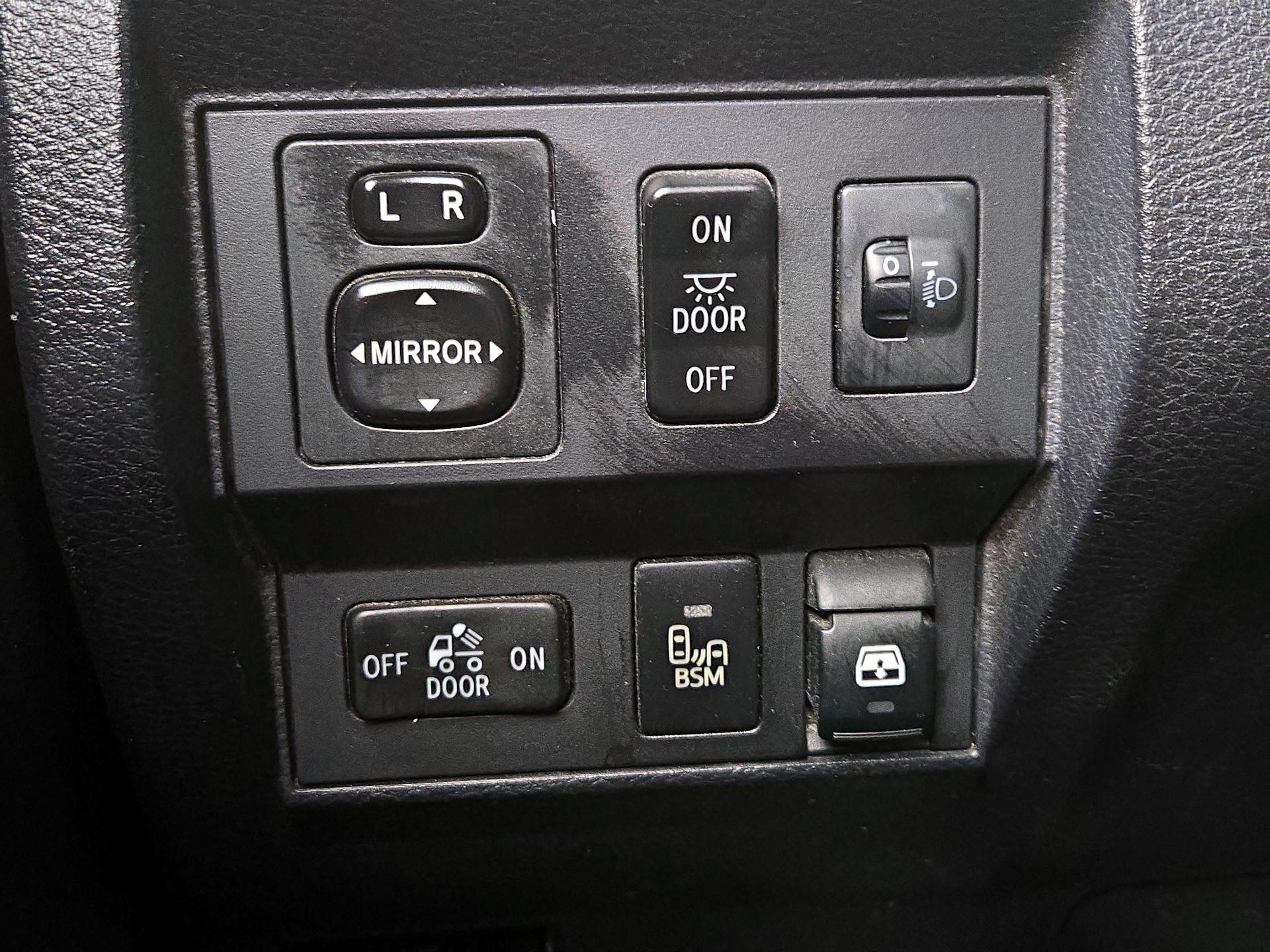 Thumbnail: 2017 Toyota Tundra - 13