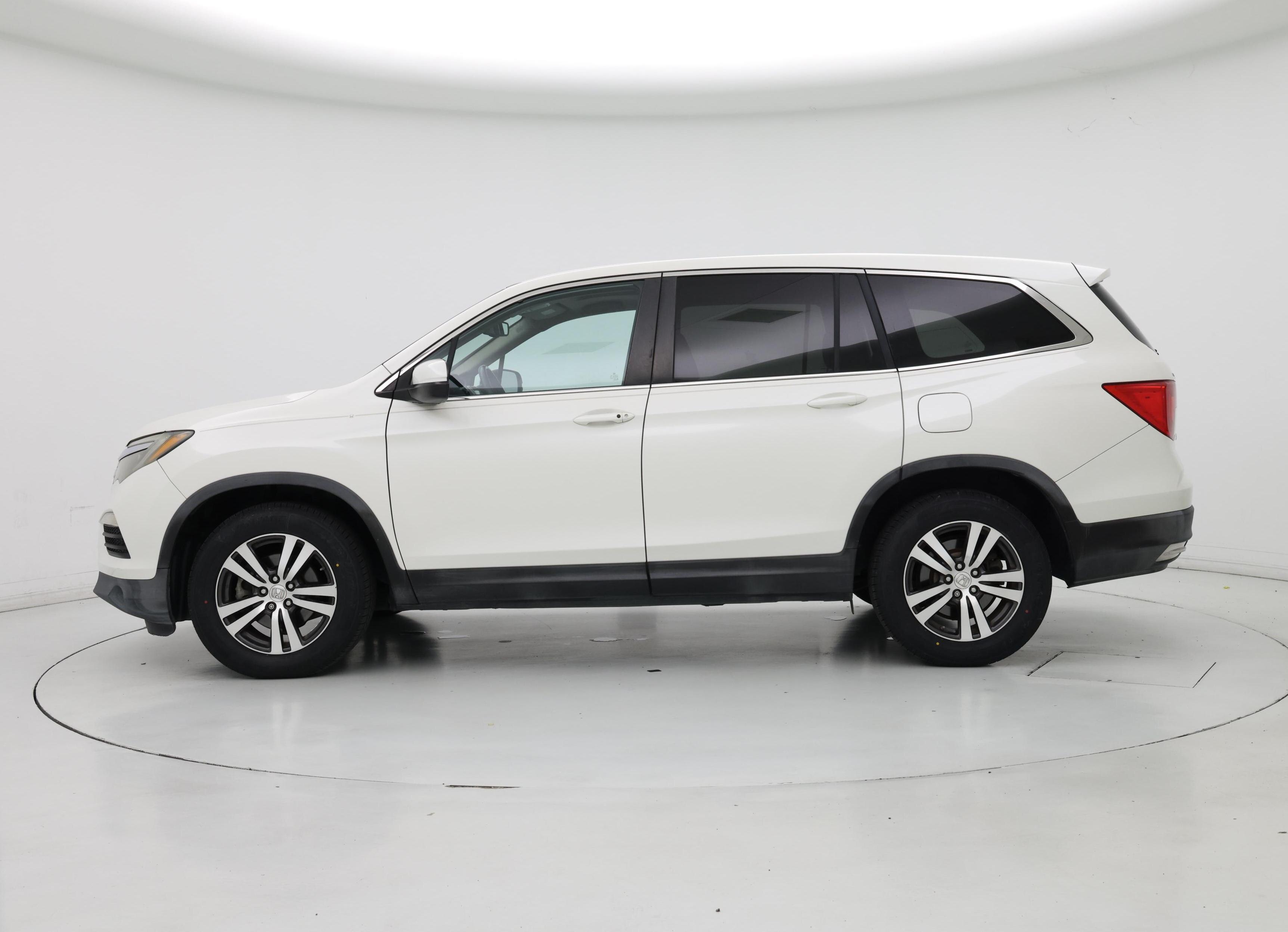 Thumbnail: 2016 Honda Pilot - 3