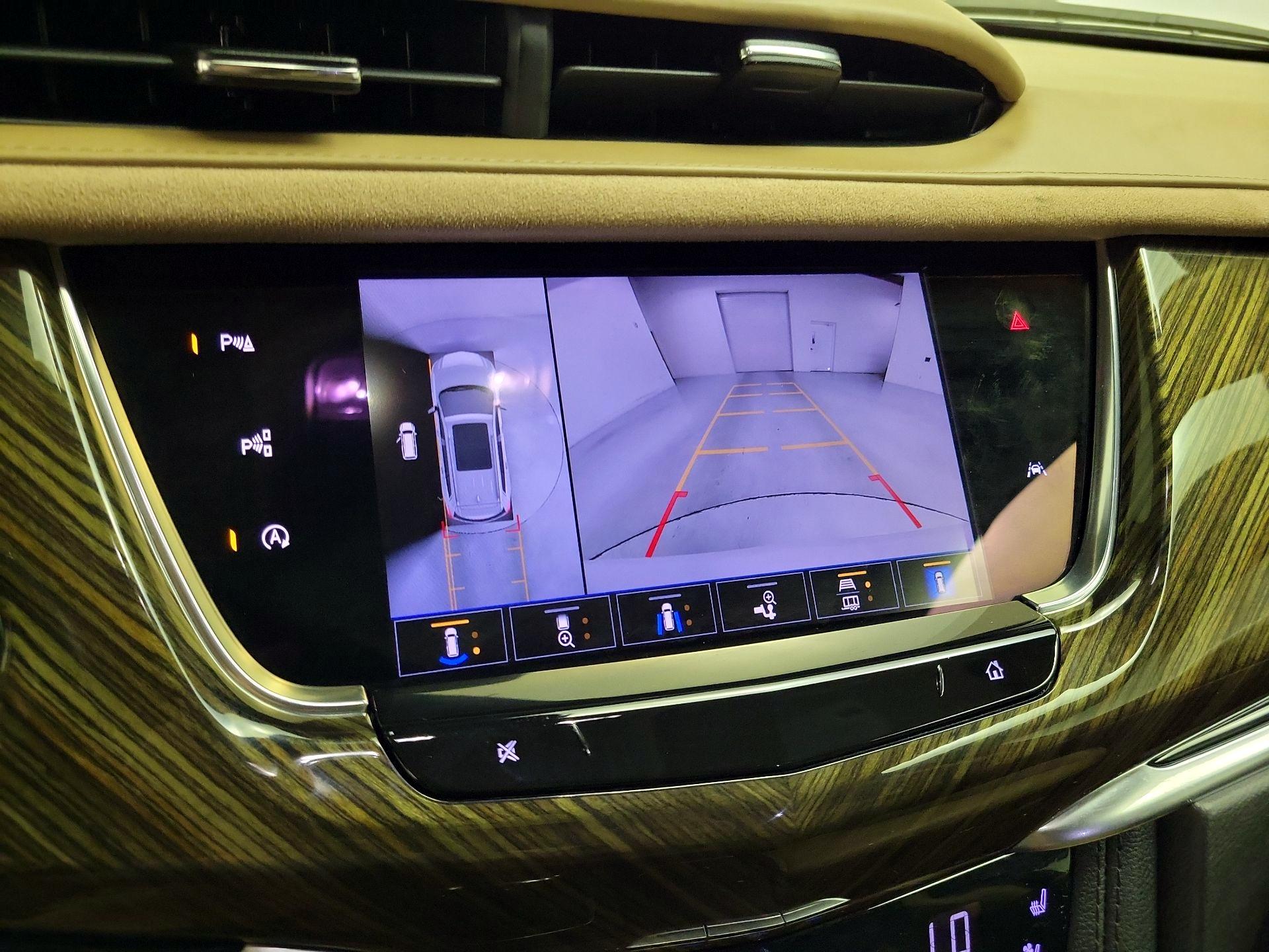 Thumbnail: 2022 Cadillac XT6 - 15