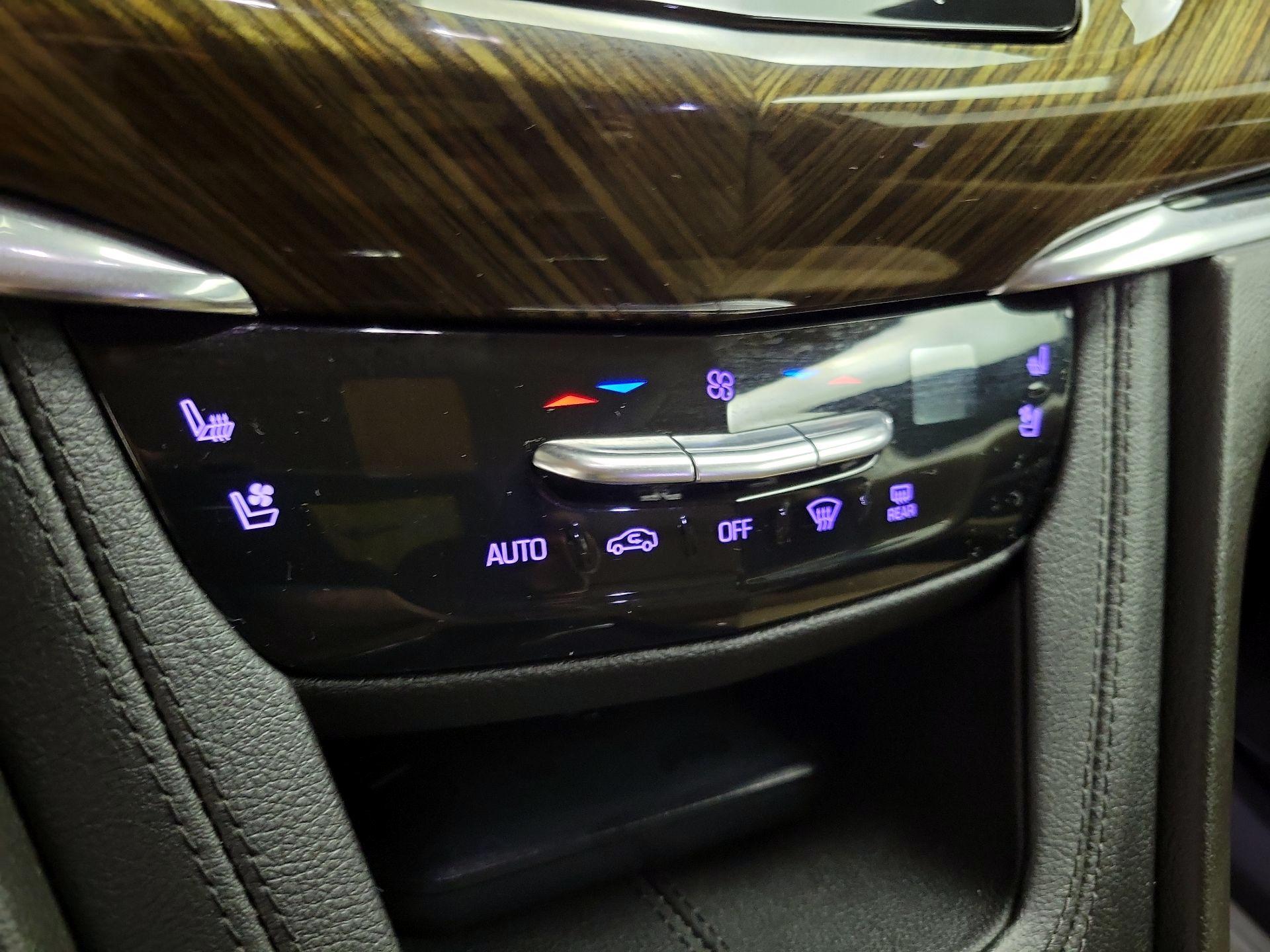 Thumbnail: 2022 Cadillac XT6 - 17