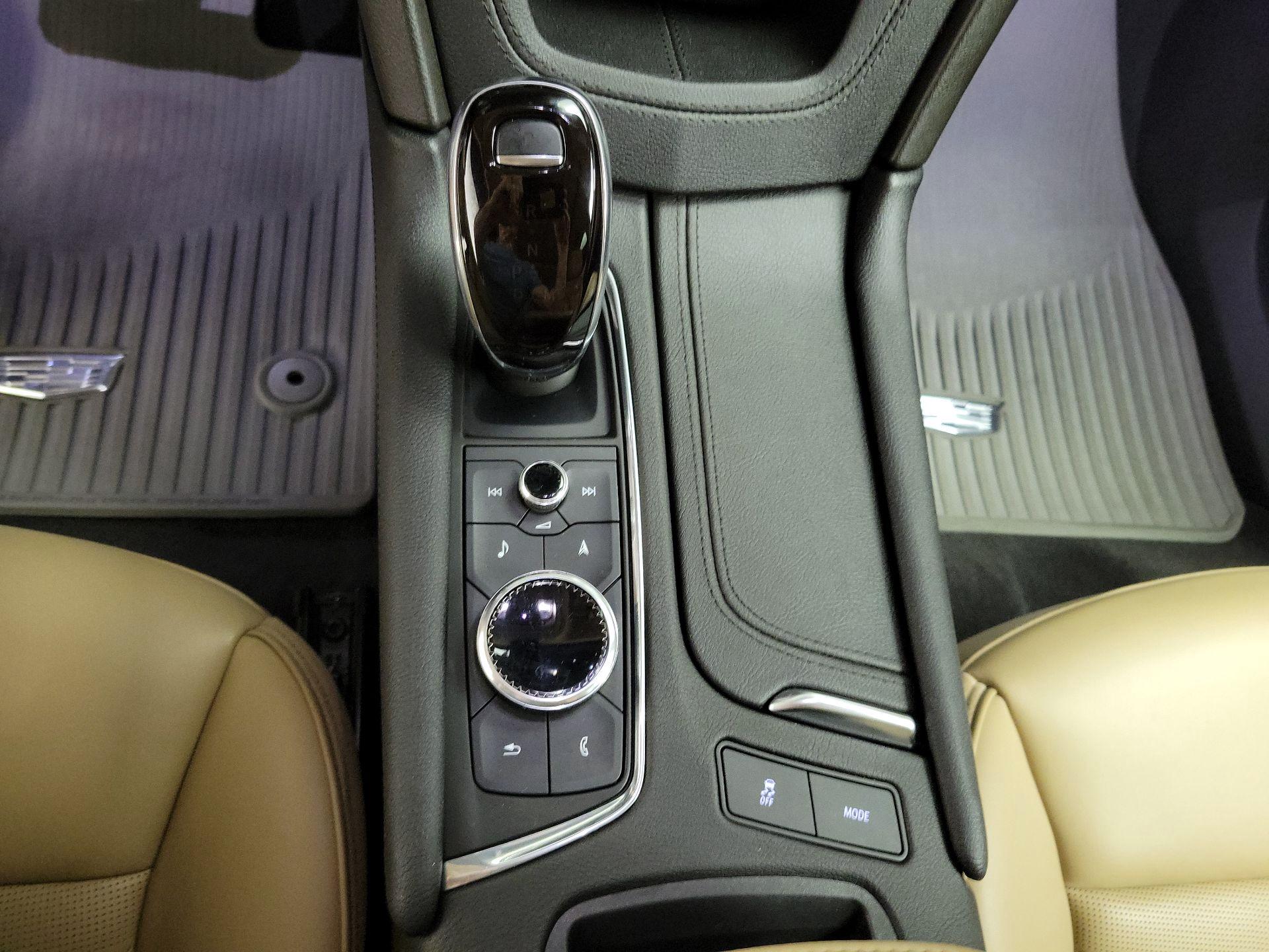 Thumbnail: 2022 Cadillac XT6 - 18