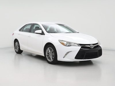 White 2015 Toyota Camry SE