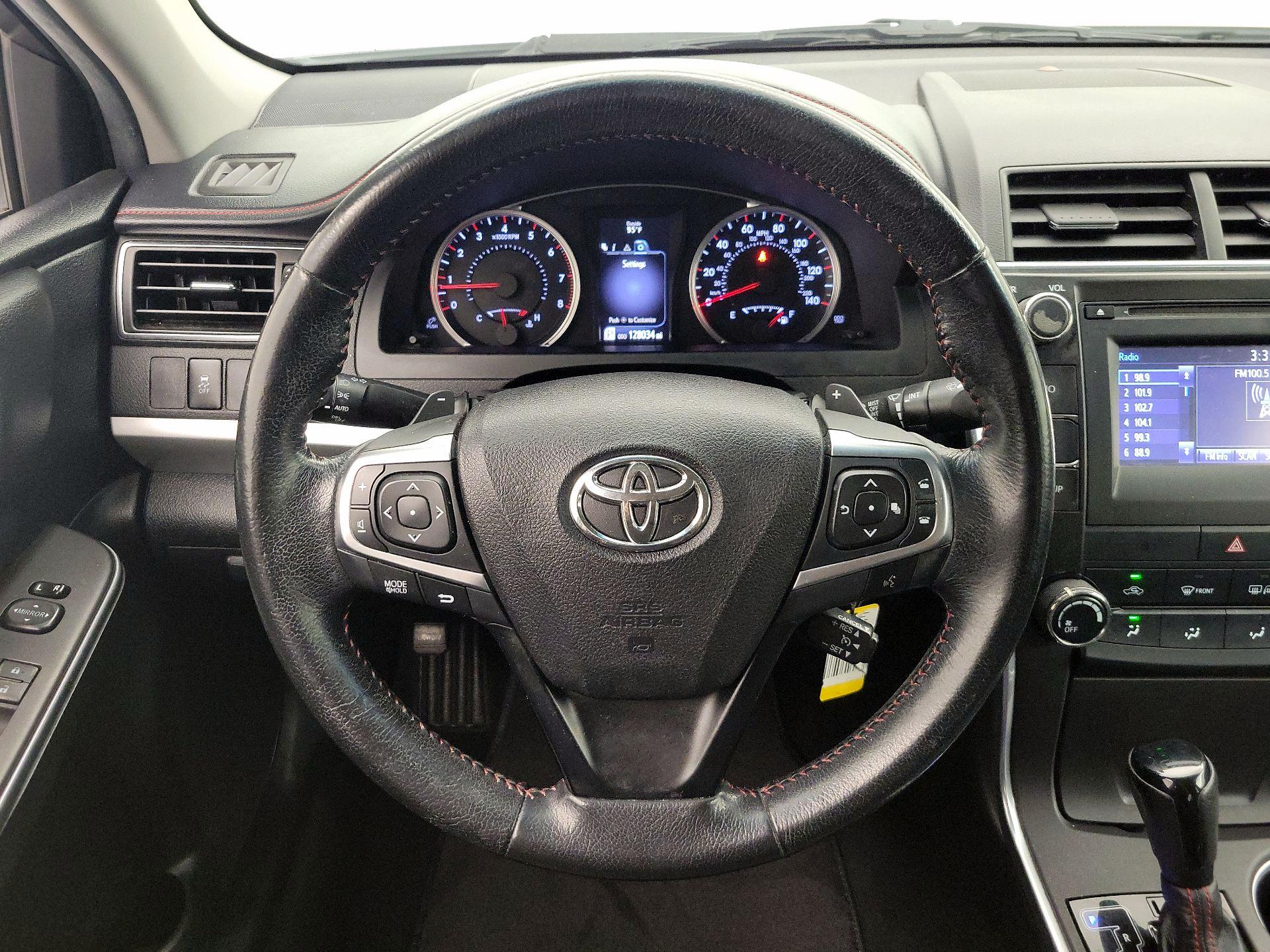 Thumbnail: 2015 Toyota Camry - 10