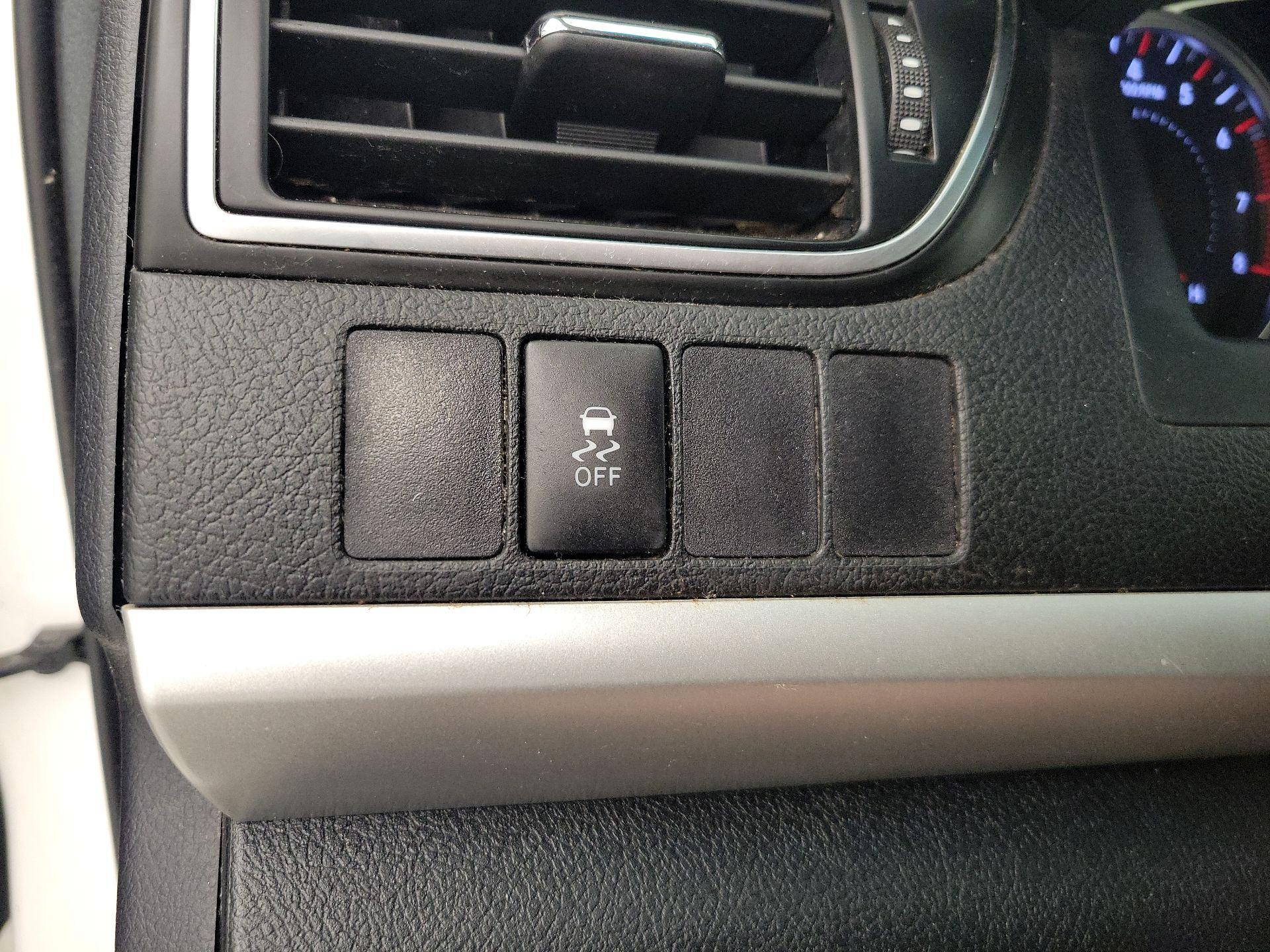 Thumbnail: 2015 Toyota Camry - 13