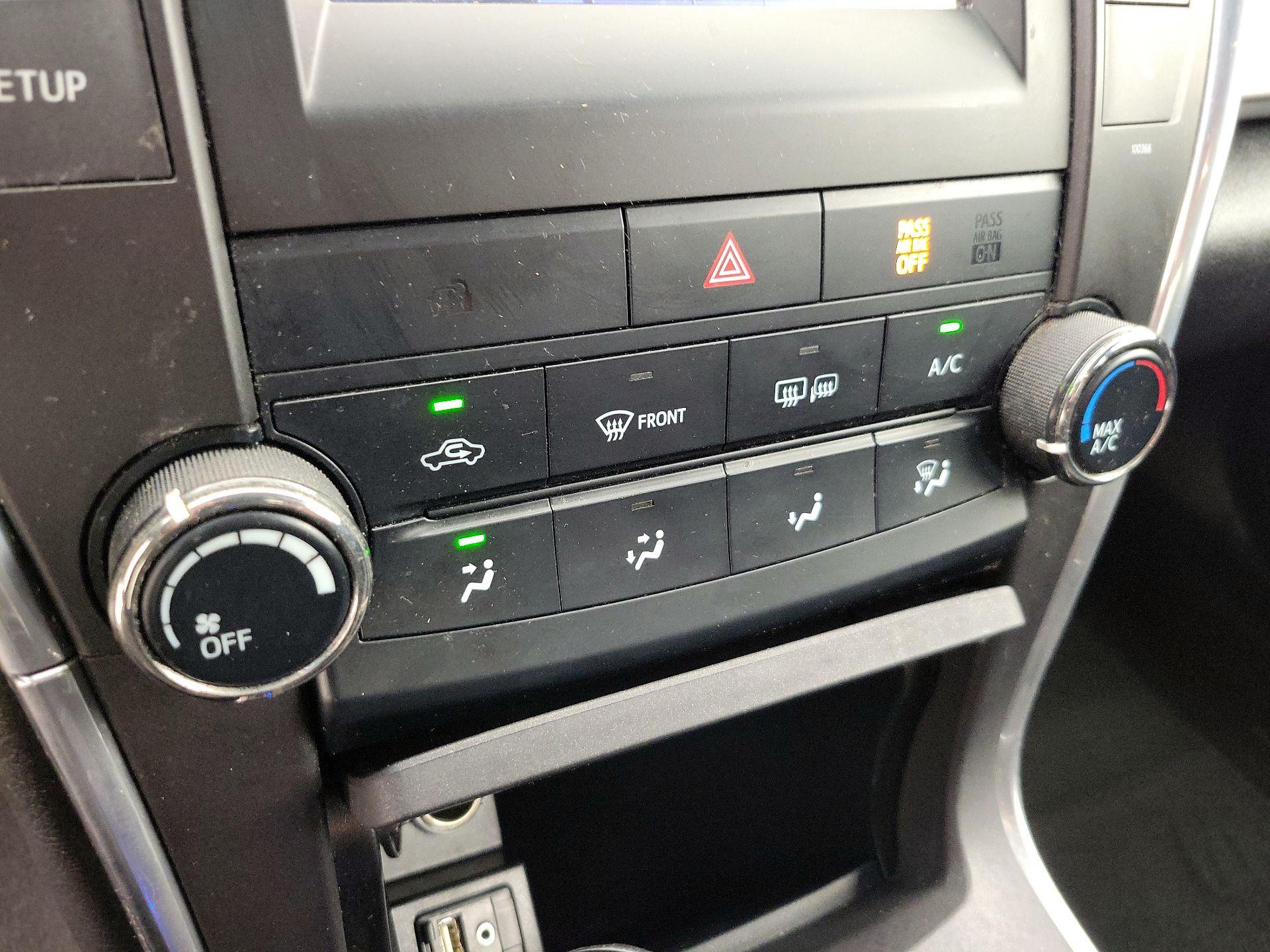 Thumbnail: 2015 Toyota Camry - 16
