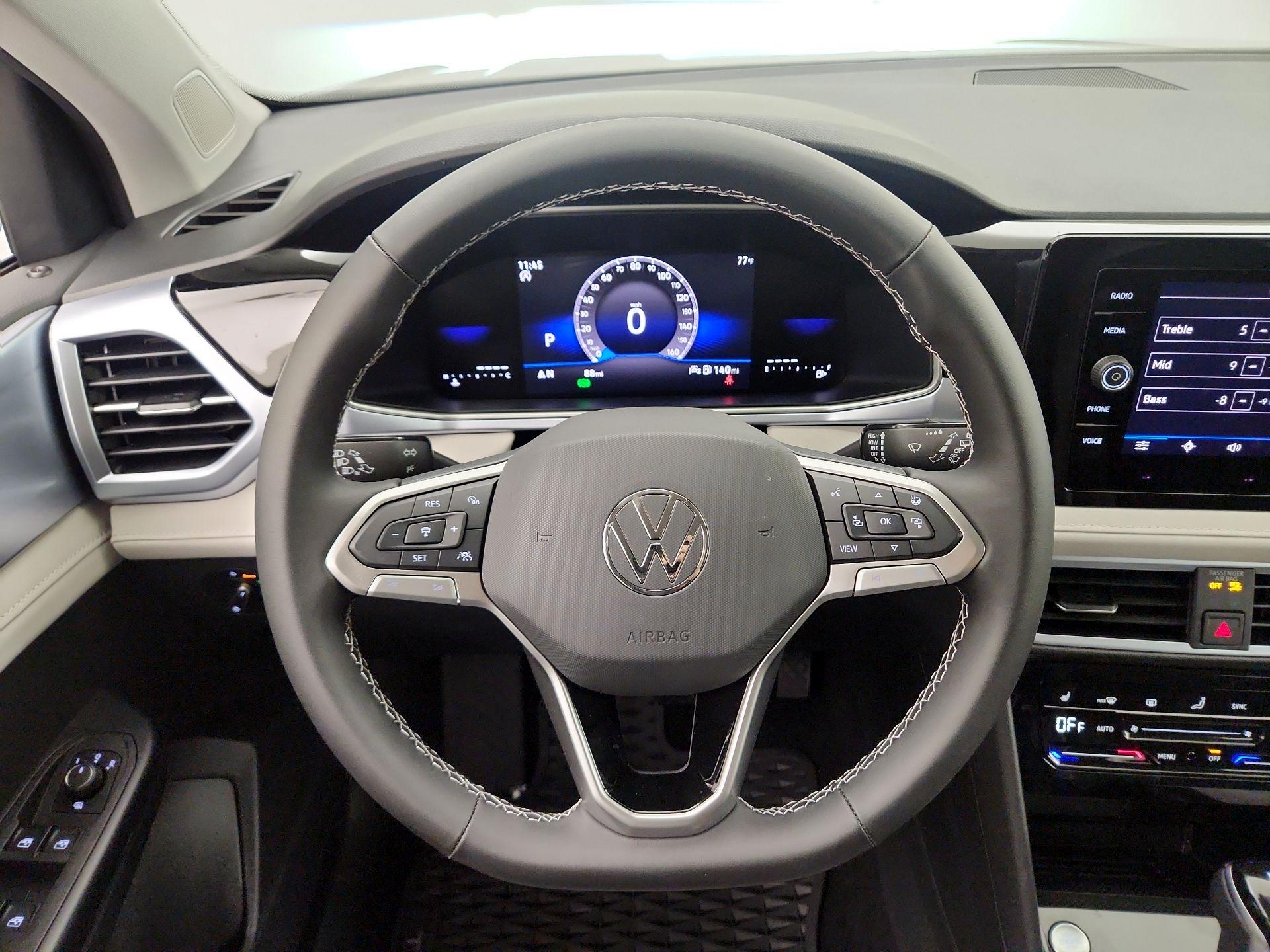 Thumbnail: 2025 Volkswagen Taos - 10