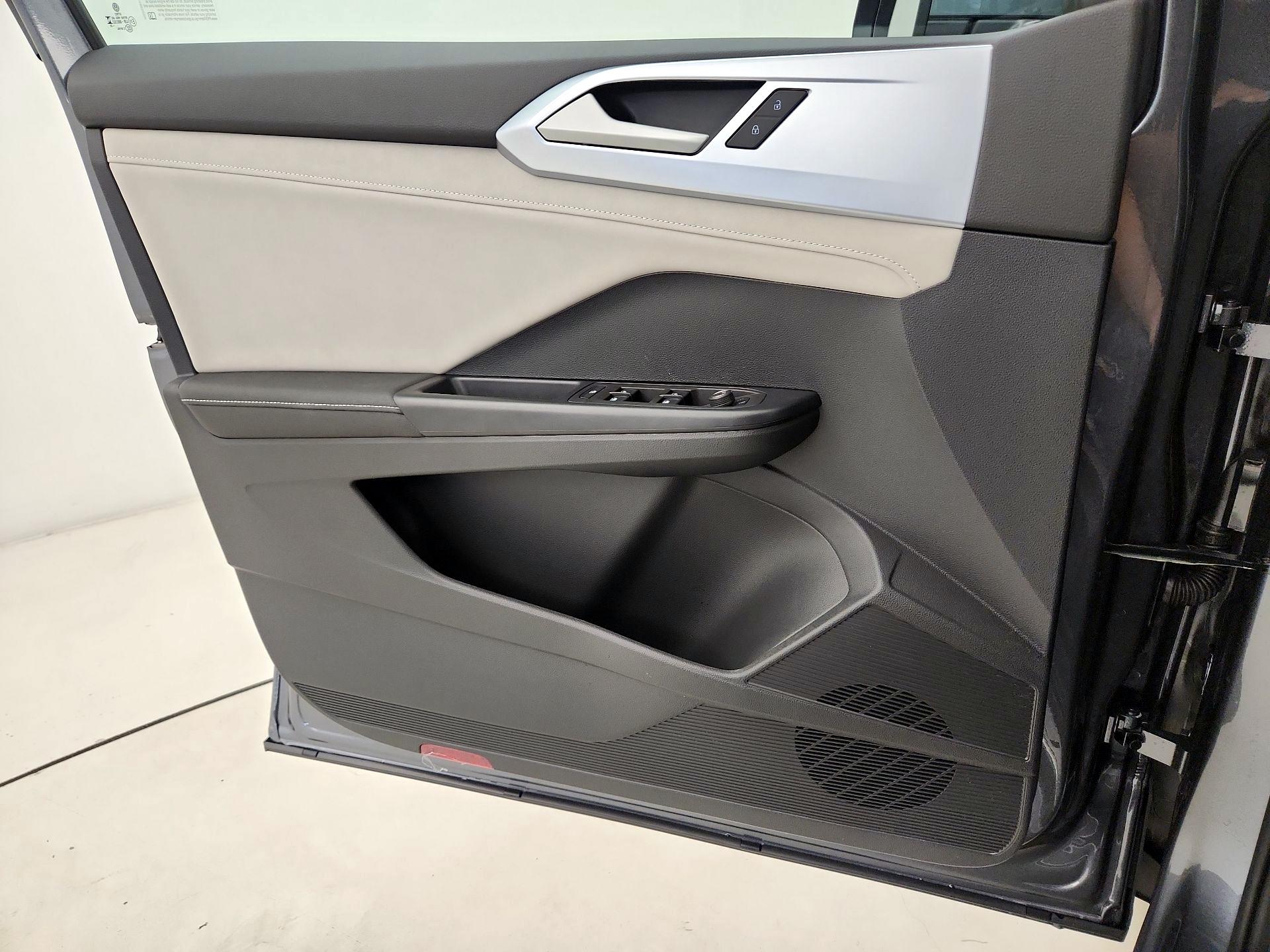 Thumbnail: 2025 Volkswagen Taos - 12