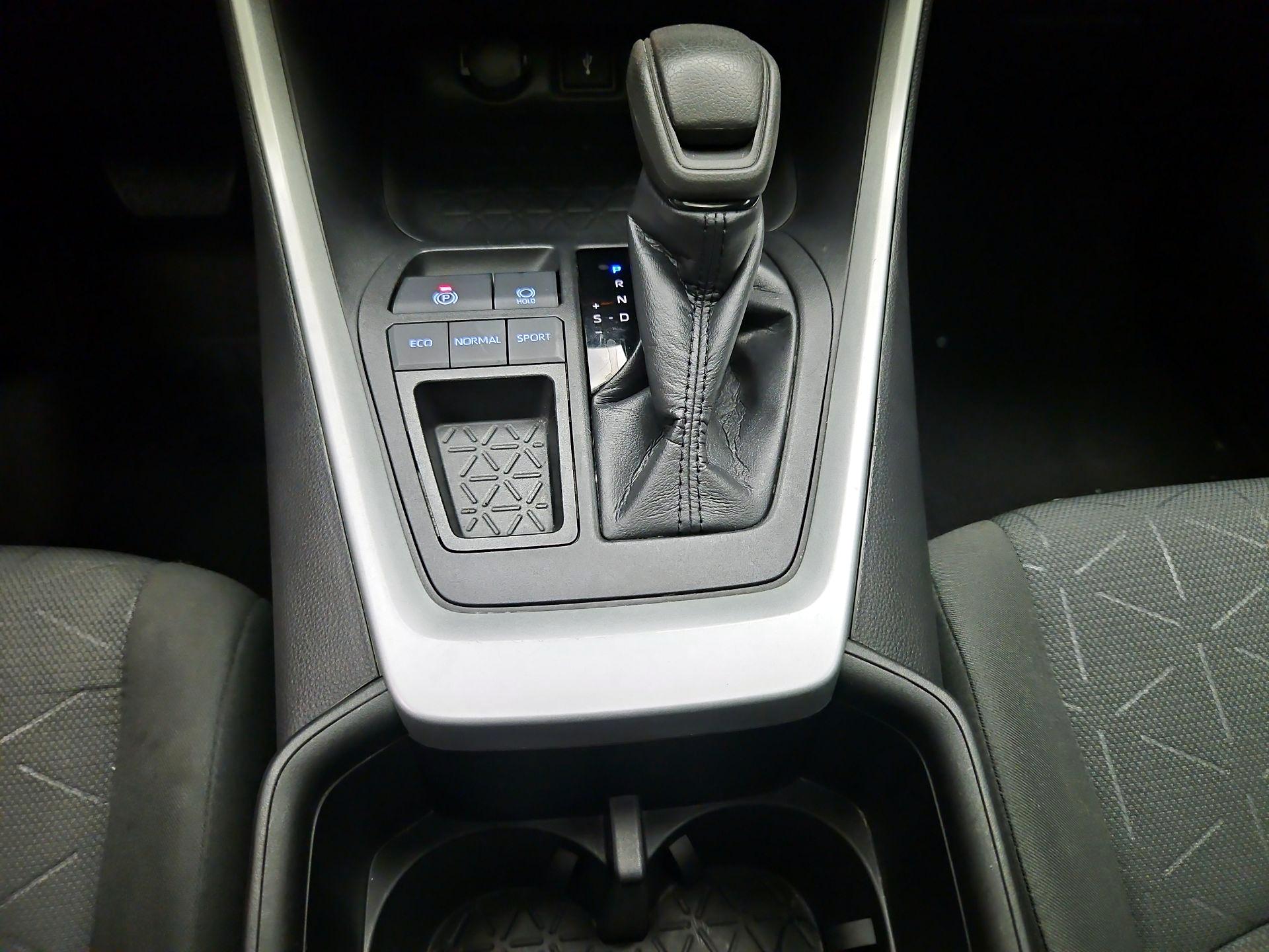 Thumbnail: 2022 Toyota RAV4 - 17