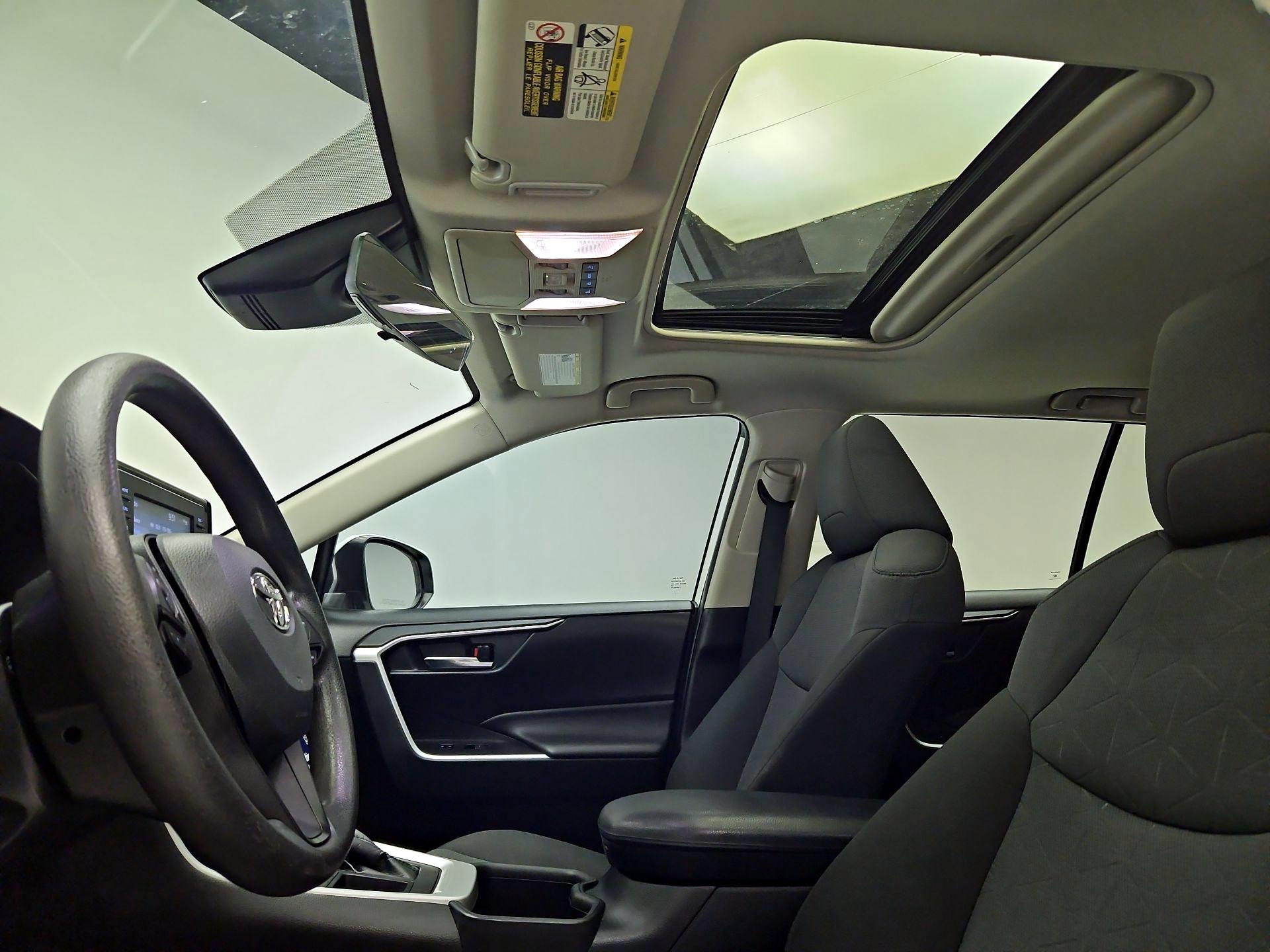 Thumbnail: 2022 Toyota RAV4 - 19