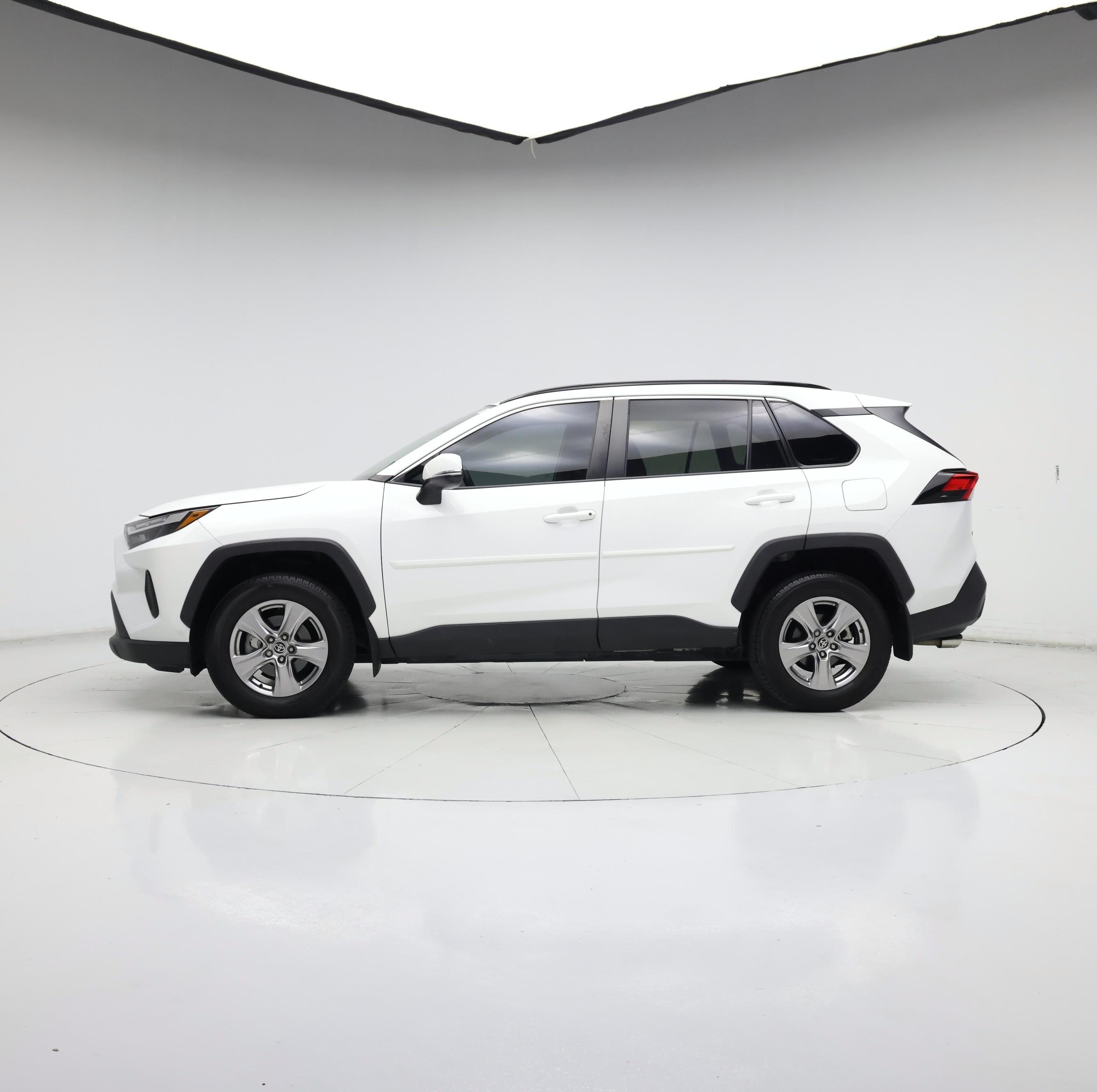 Thumbnail: 2022 Toyota RAV4 - 3