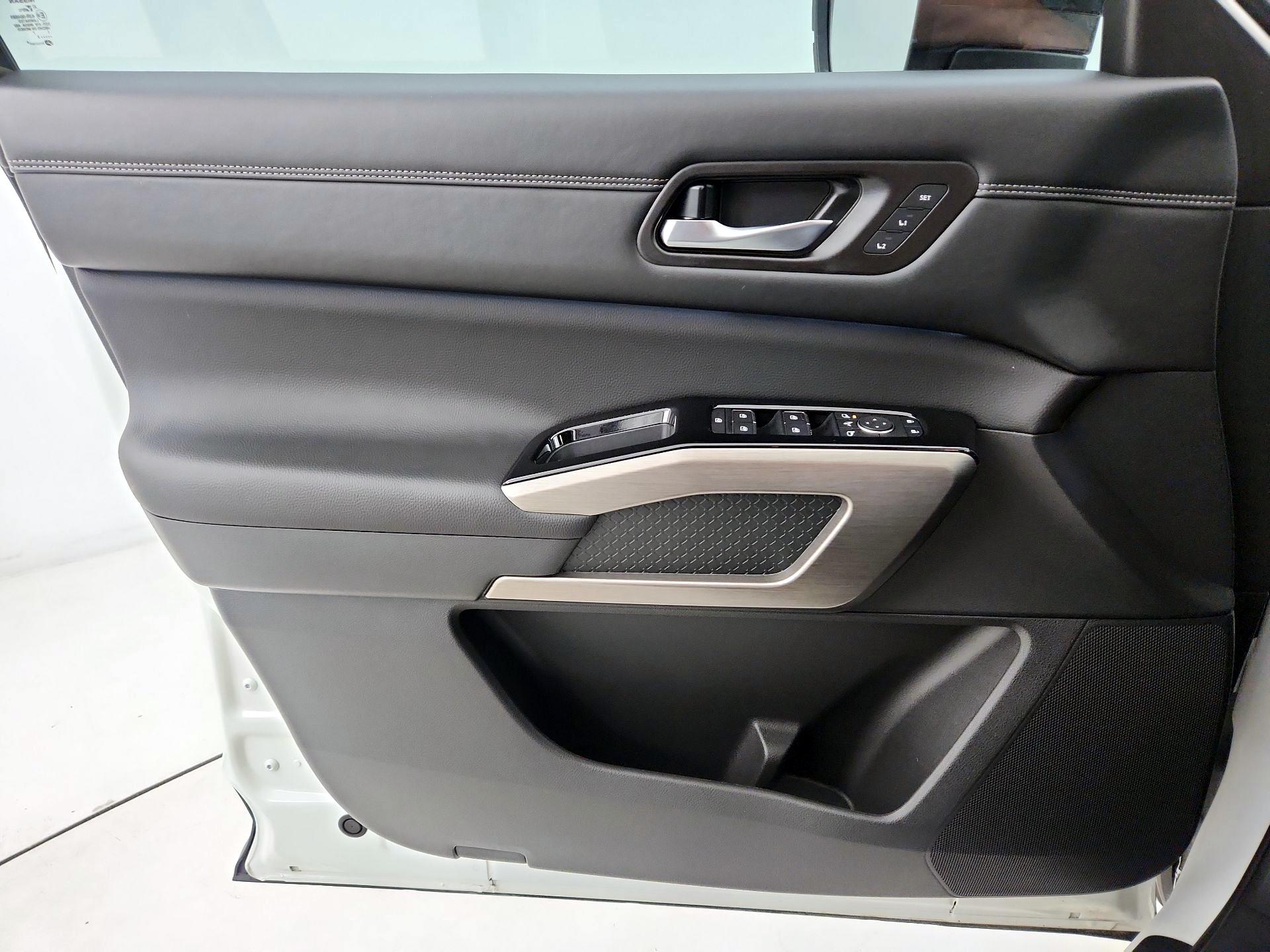 Thumbnail: 2023 Nissan Pathfinder - 12