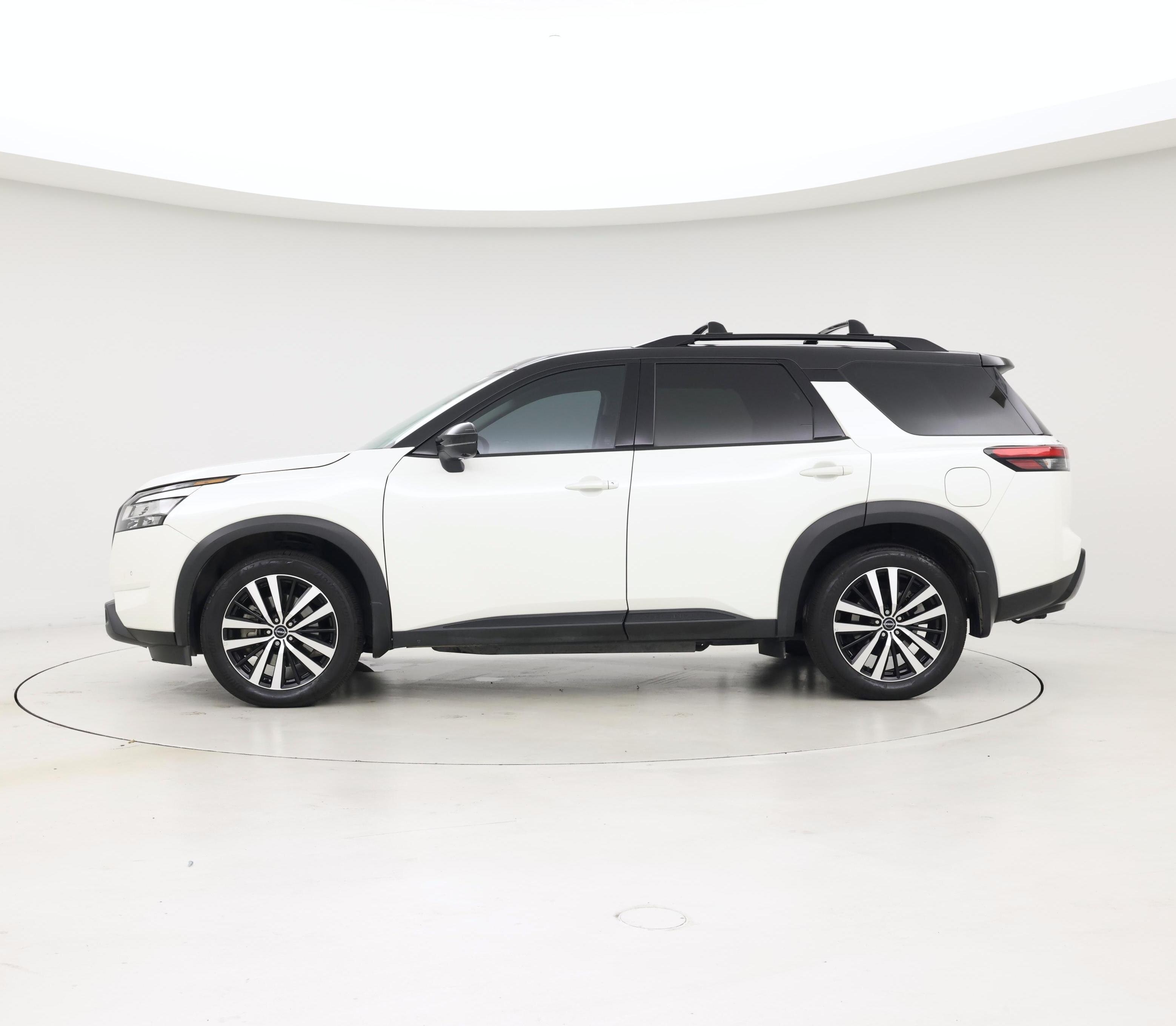 Thumbnail: 2023 Nissan Pathfinder - 3