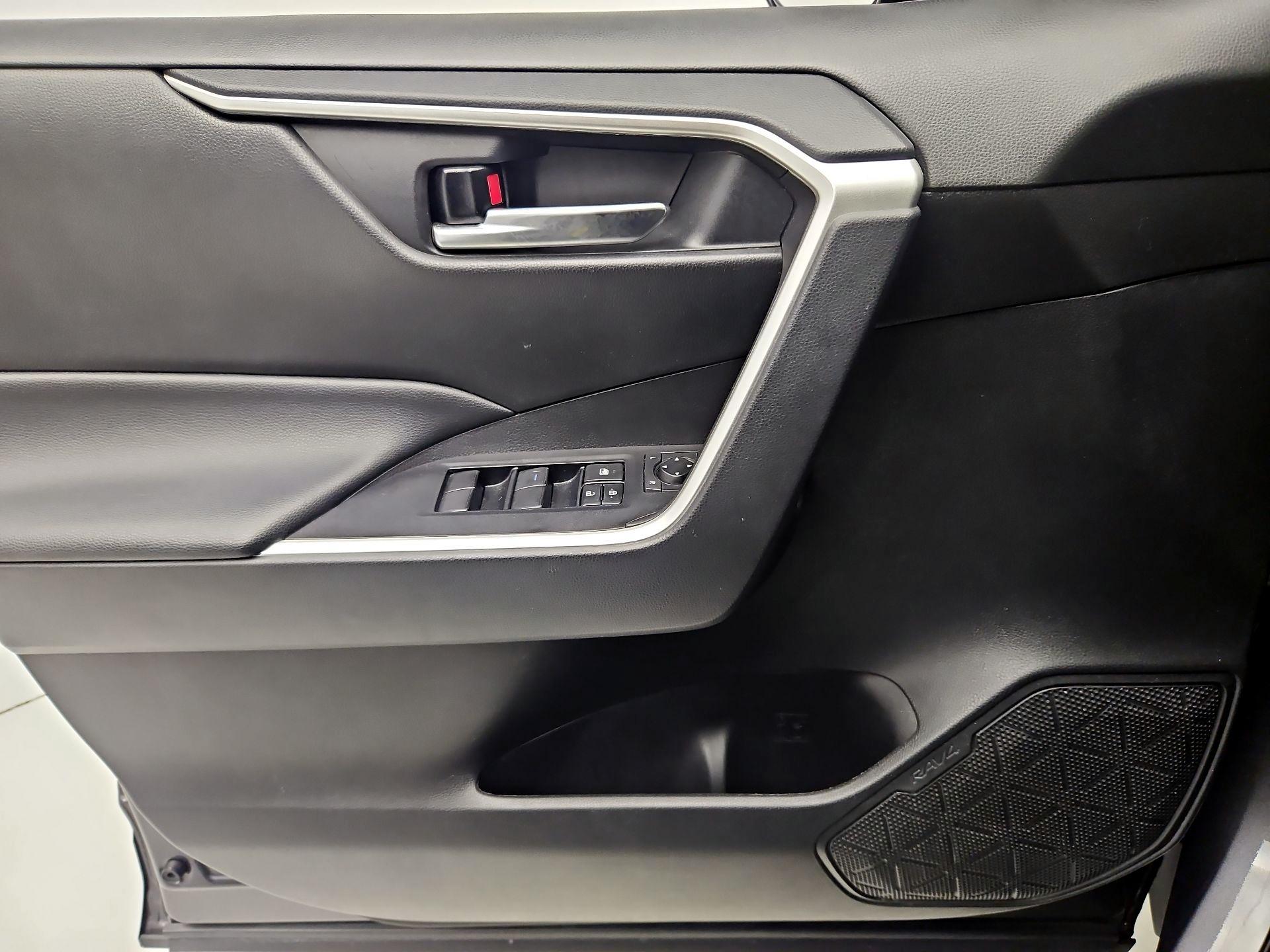 Thumbnail: 2021 Toyota RAV4 - 12