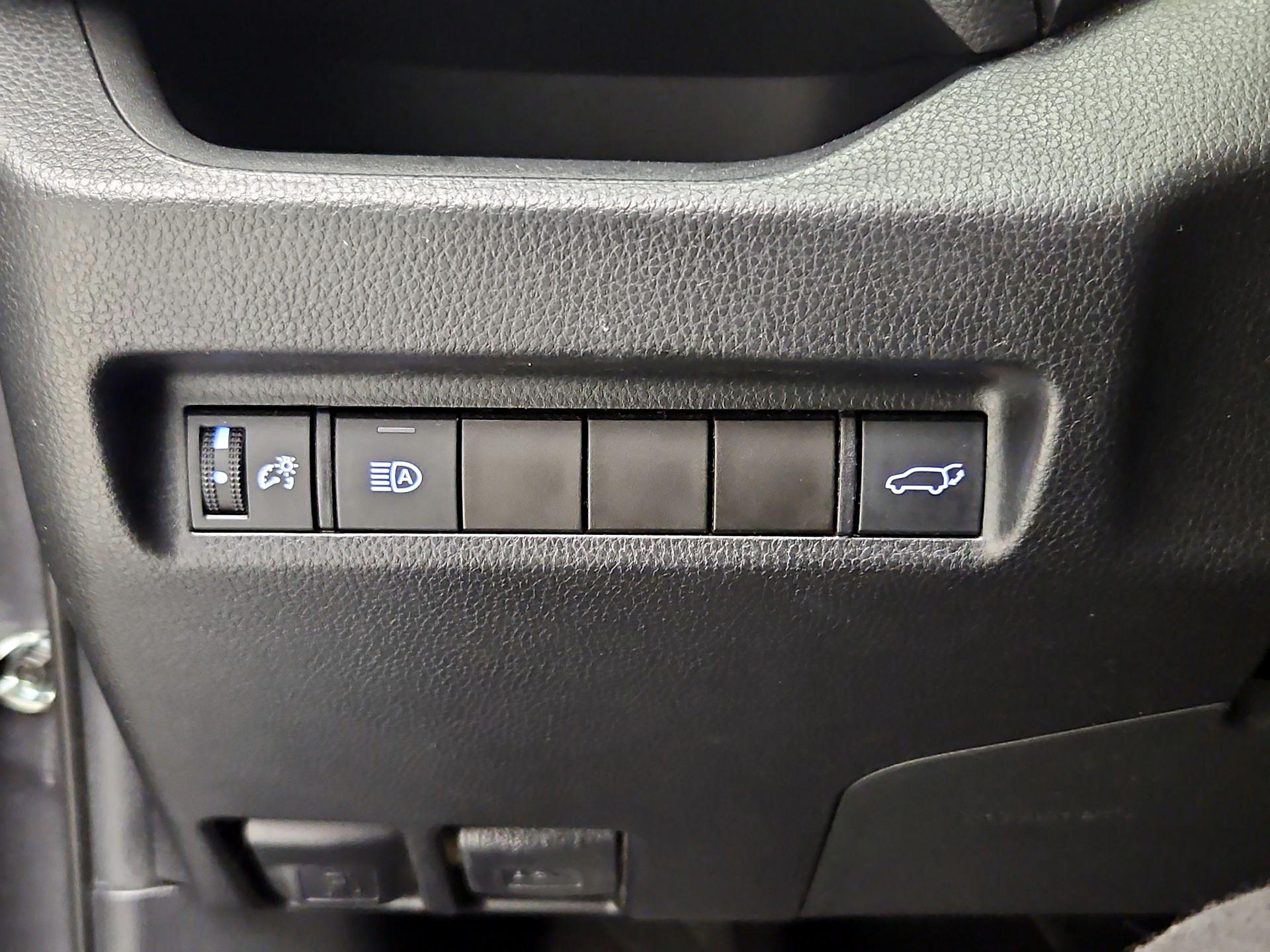 Thumbnail: 2021 Toyota RAV4 - 13