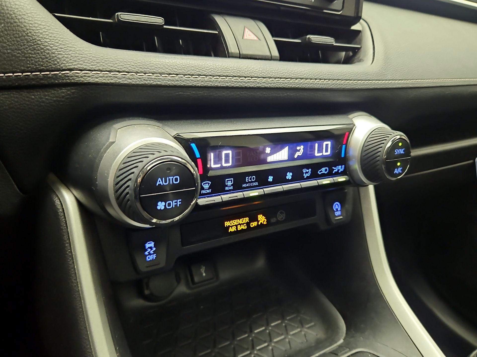 Thumbnail: 2021 Toyota RAV4 - 16