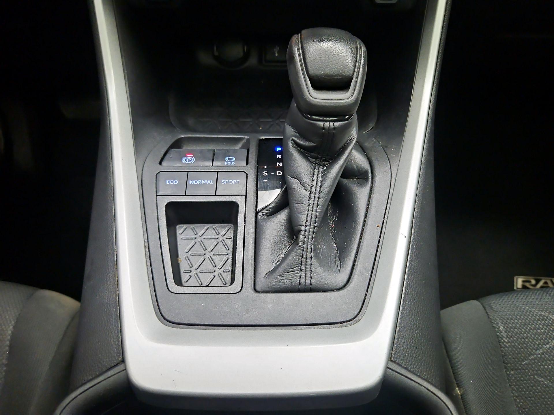 Thumbnail: 2021 Toyota RAV4 - 17