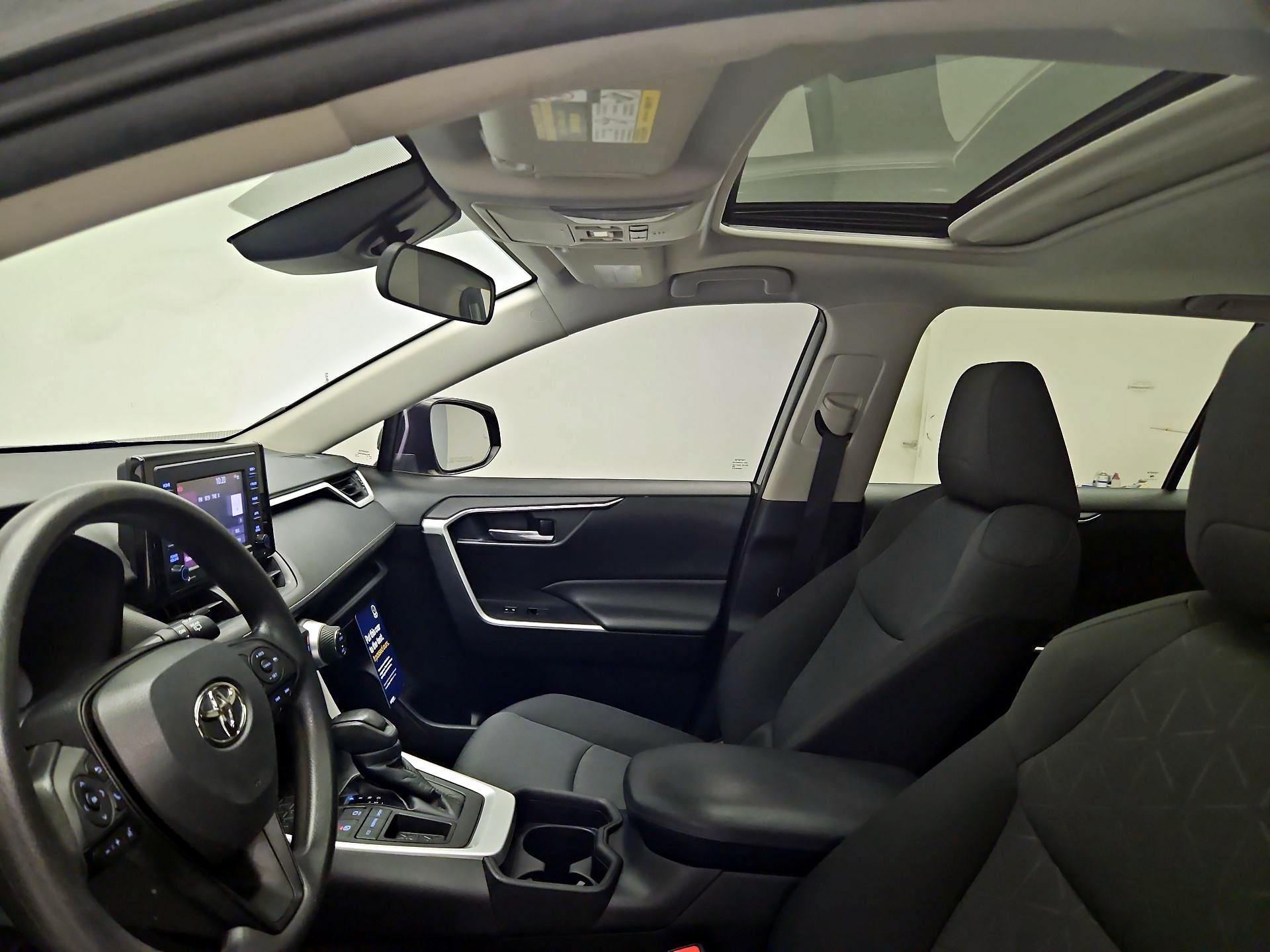 Thumbnail: 2021 Toyota RAV4 - 19