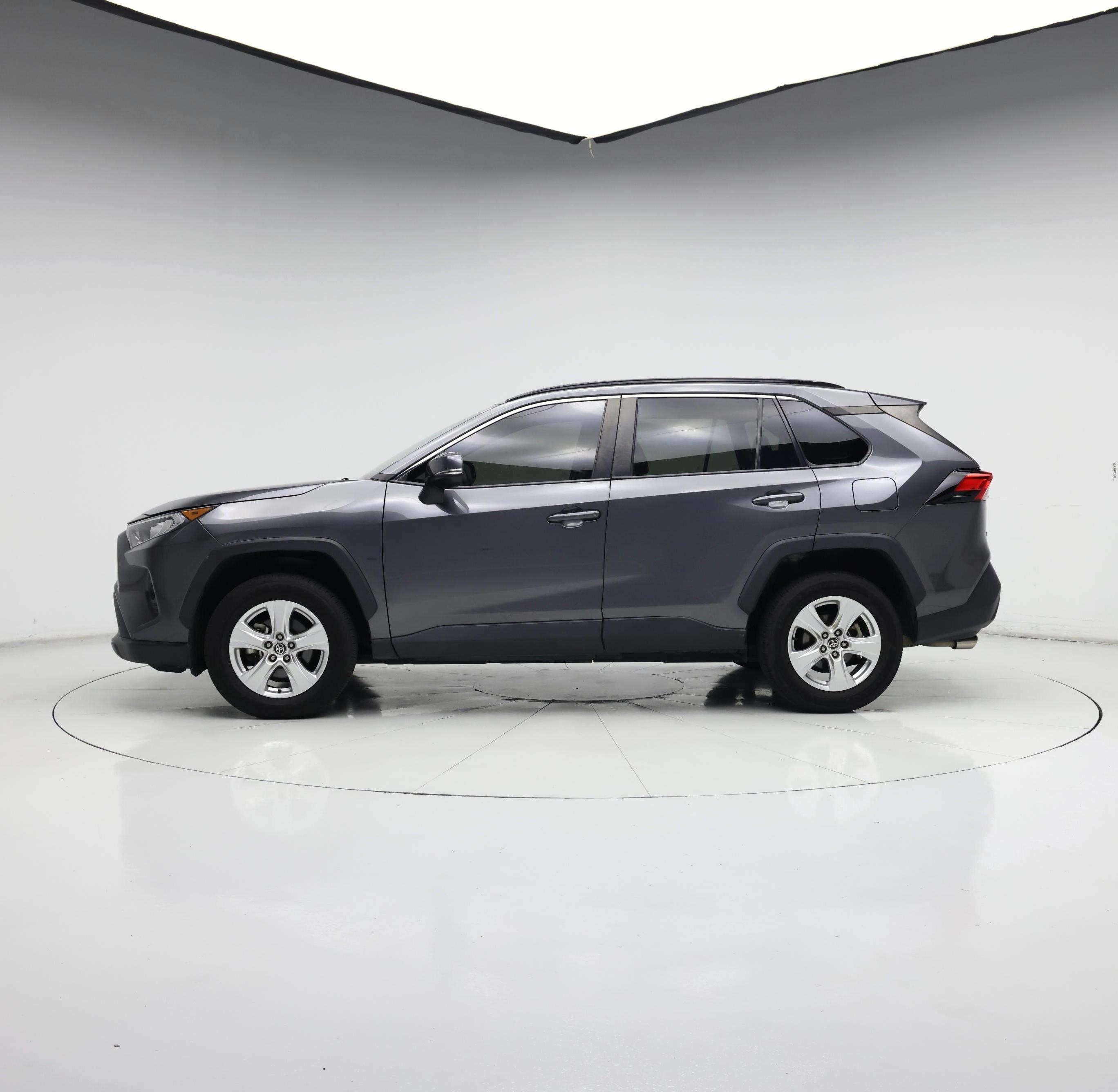 Thumbnail: 2021 Toyota RAV4 - 3