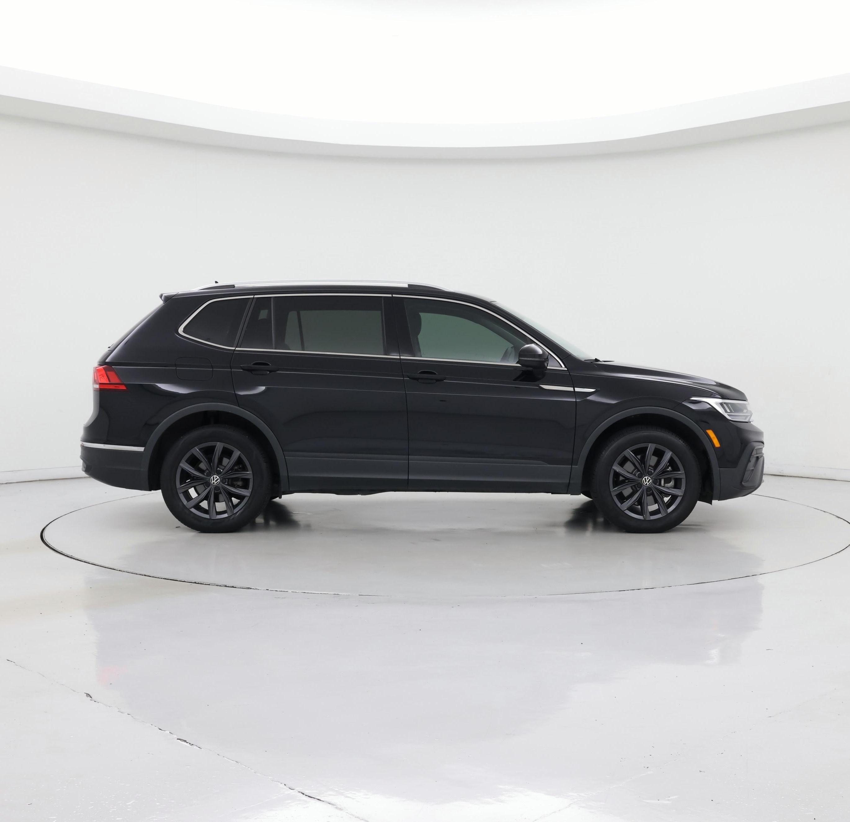 Thumbnail: 2022 Volkswagen Tiguan - 7