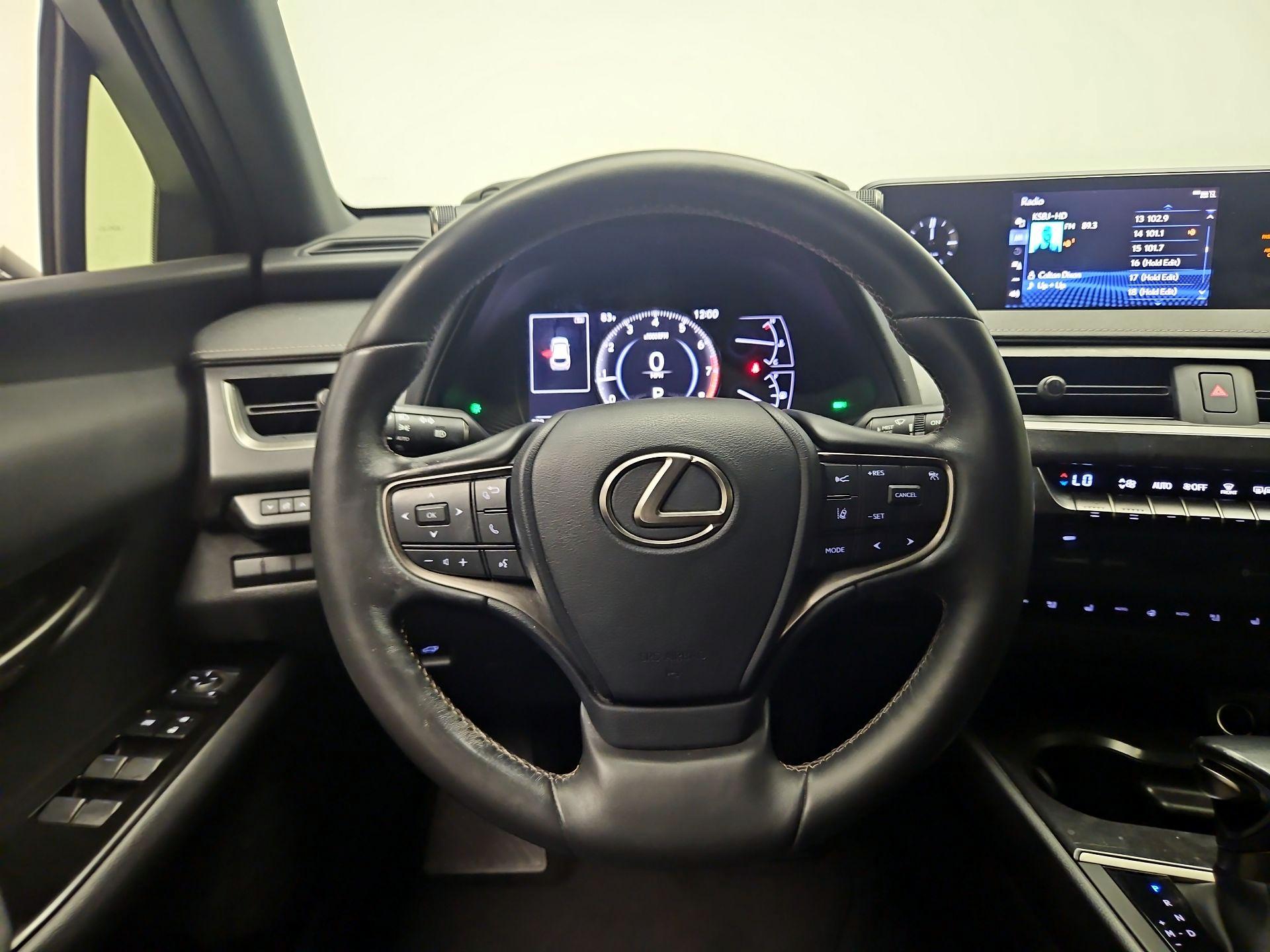 Thumbnail: 2021 Lexus UX - 10