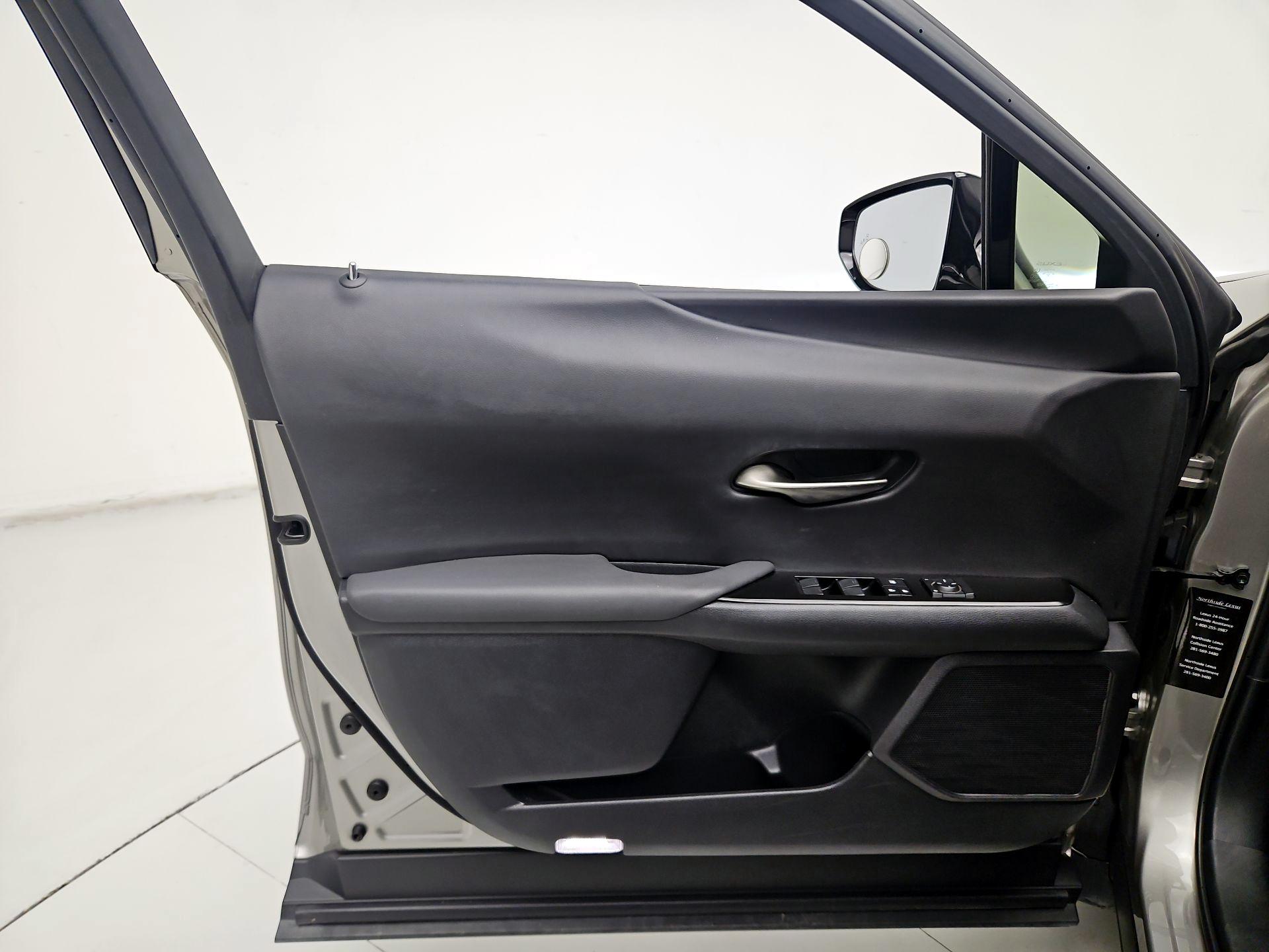 Thumbnail: 2021 Lexus UX - 12