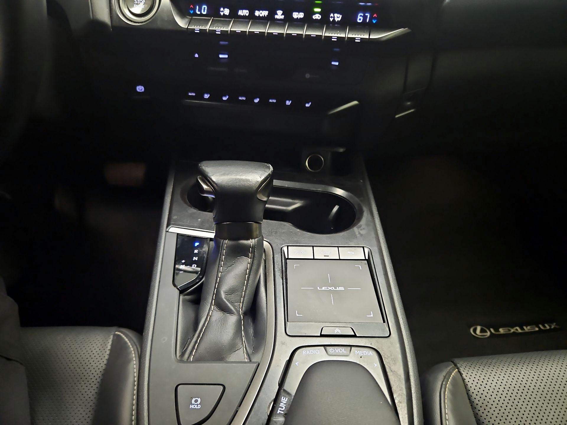 Thumbnail: 2021 Lexus UX - 16