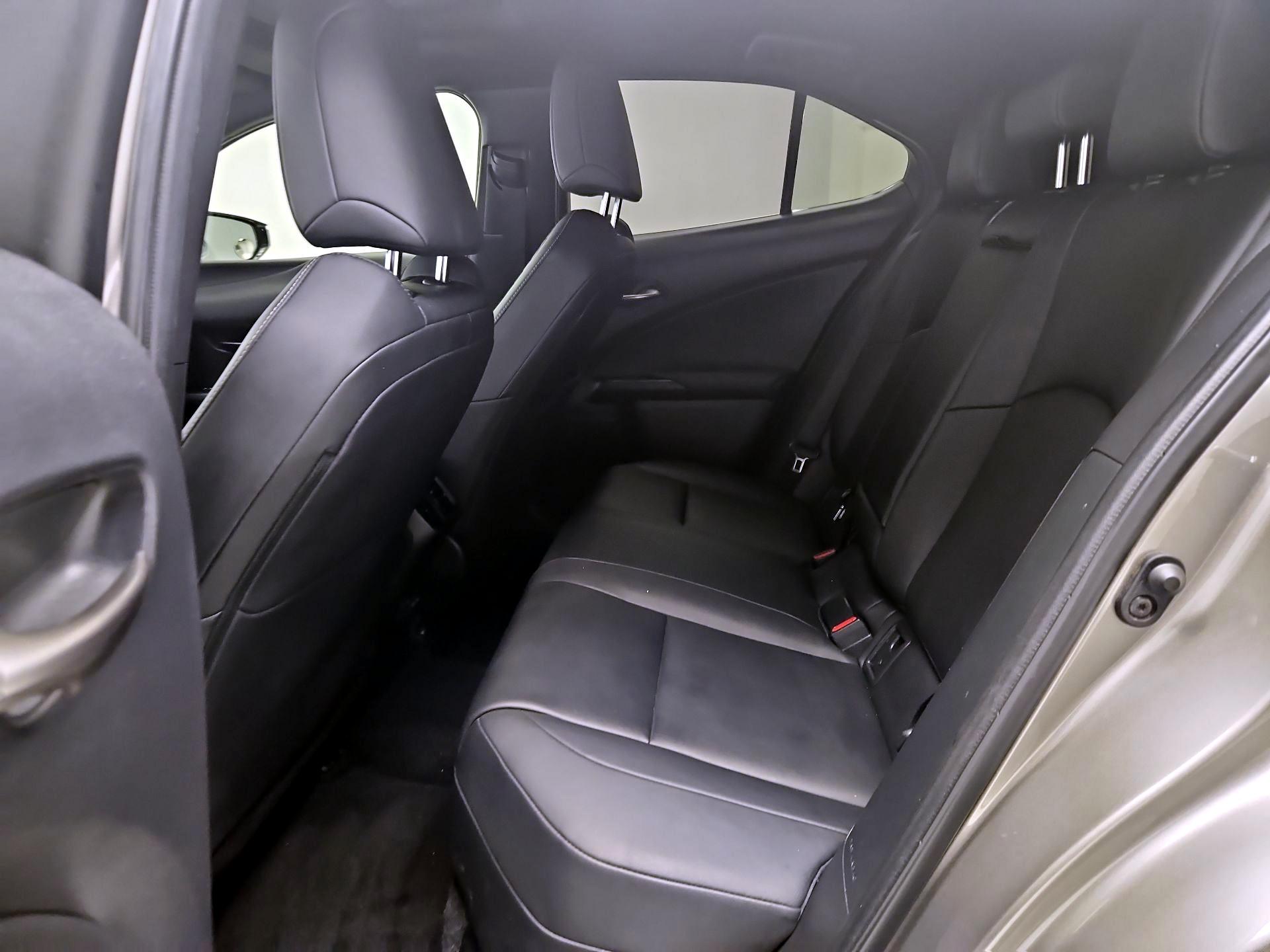 Thumbnail: 2021 Lexus UX - 17