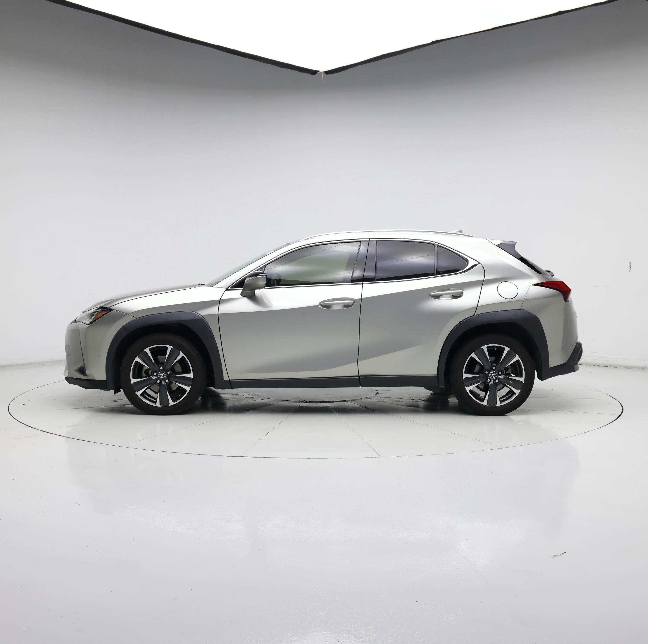 Thumbnail: 2021 Lexus UX - 3