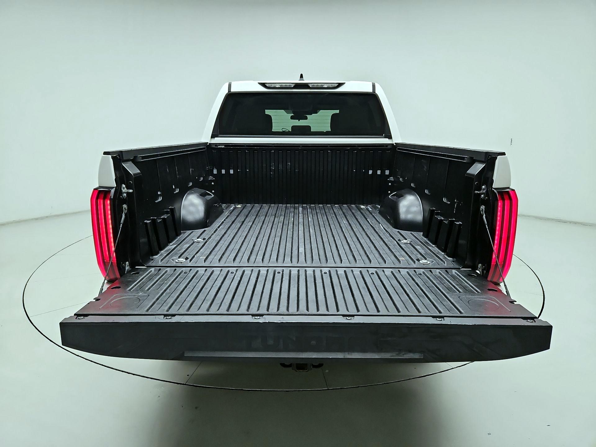 Thumbnail: 2022 Toyota Tundra - 18
