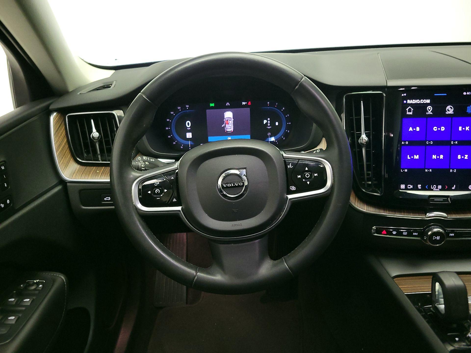 Thumbnail: 2023 Volvo XC60 - 10