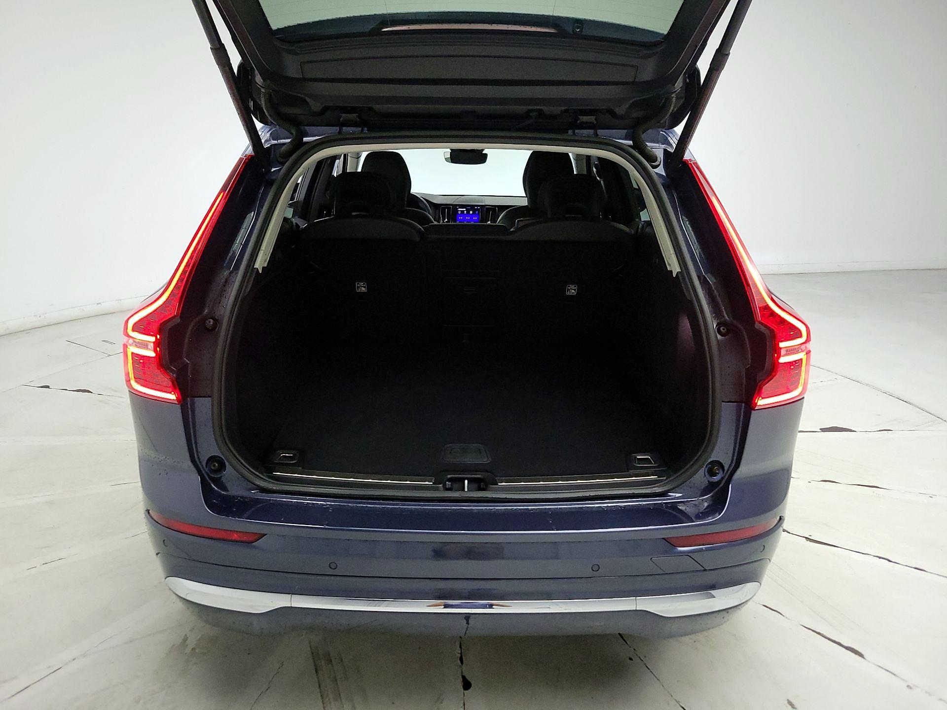 Thumbnail: 2023 Volvo XC60 - 20