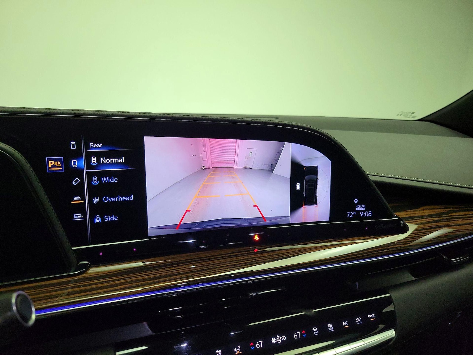 2024 Cadillac Escalade Luxury - Photo 16