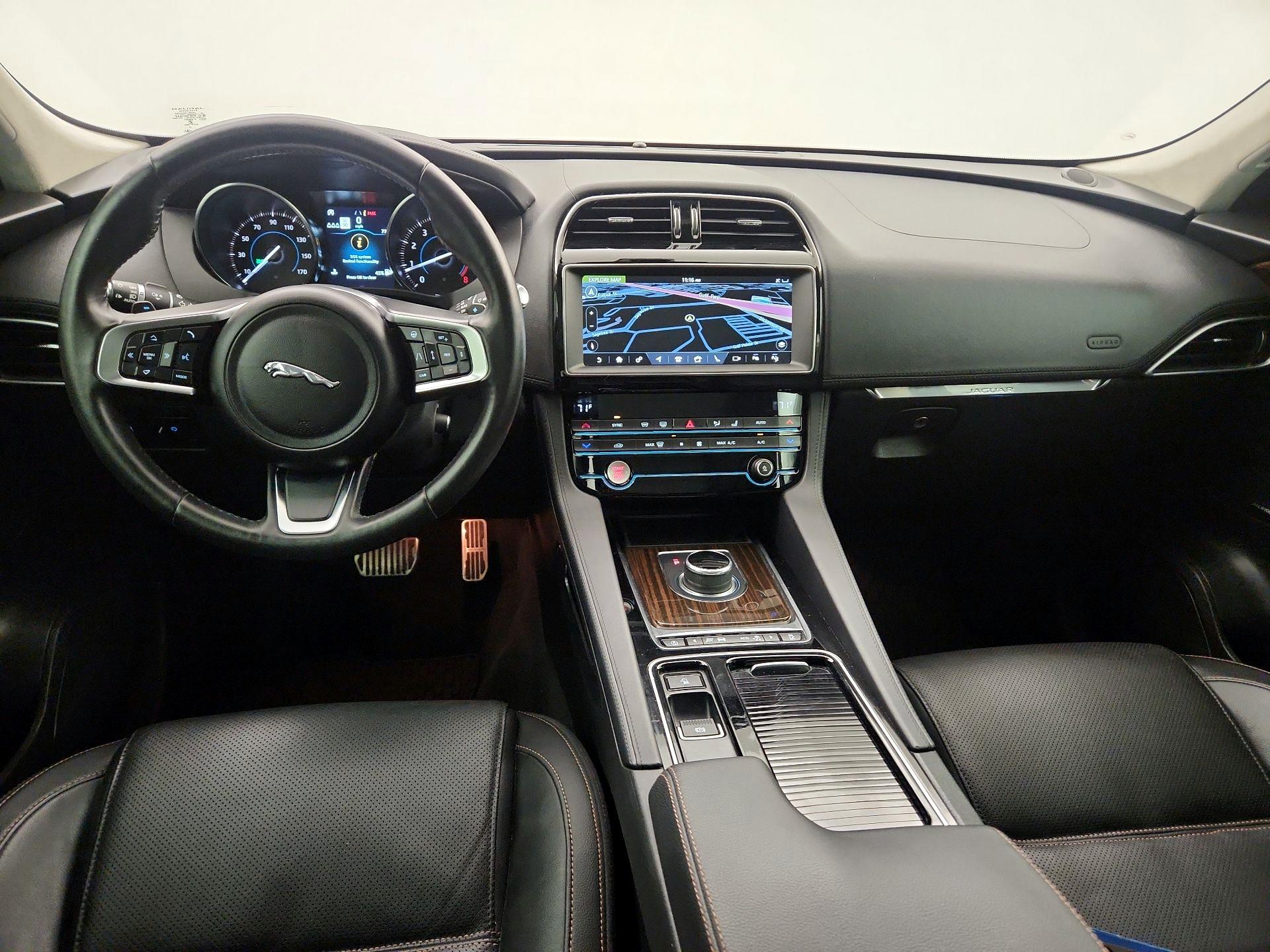 Thumbnail: 2019 Jaguar F-Pace - 9