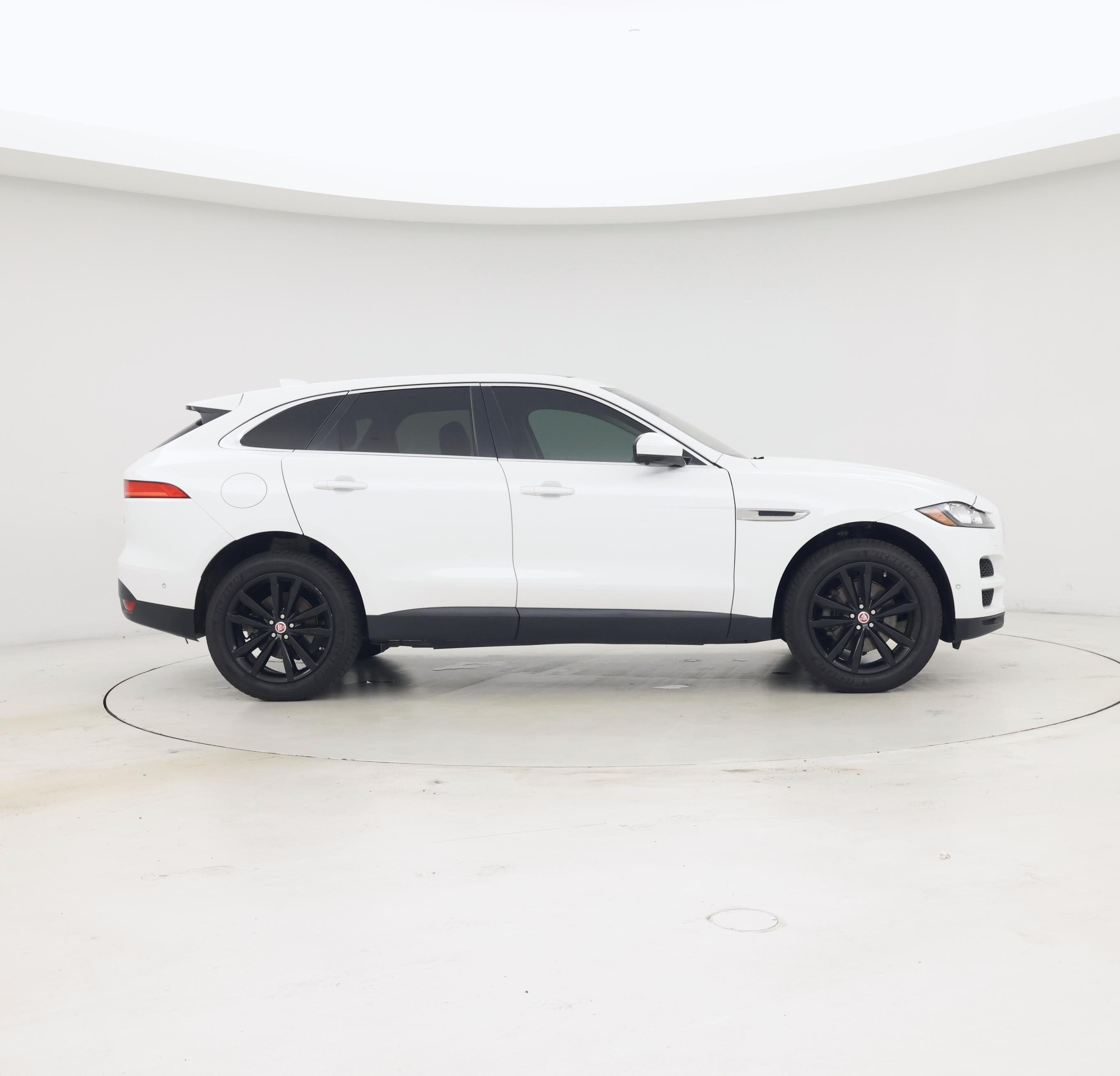 Thumbnail: 2019 Jaguar F-Pace - 7