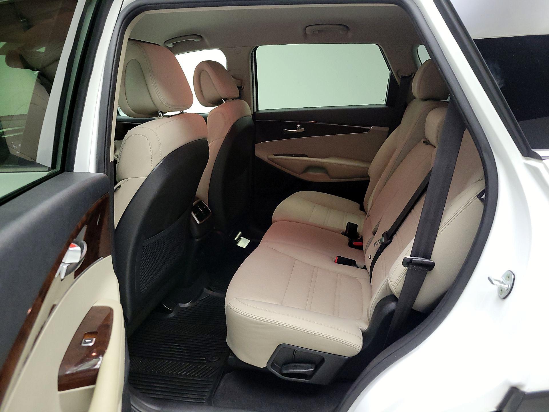 Thumbnail: 2016 Kia Sorento - 19