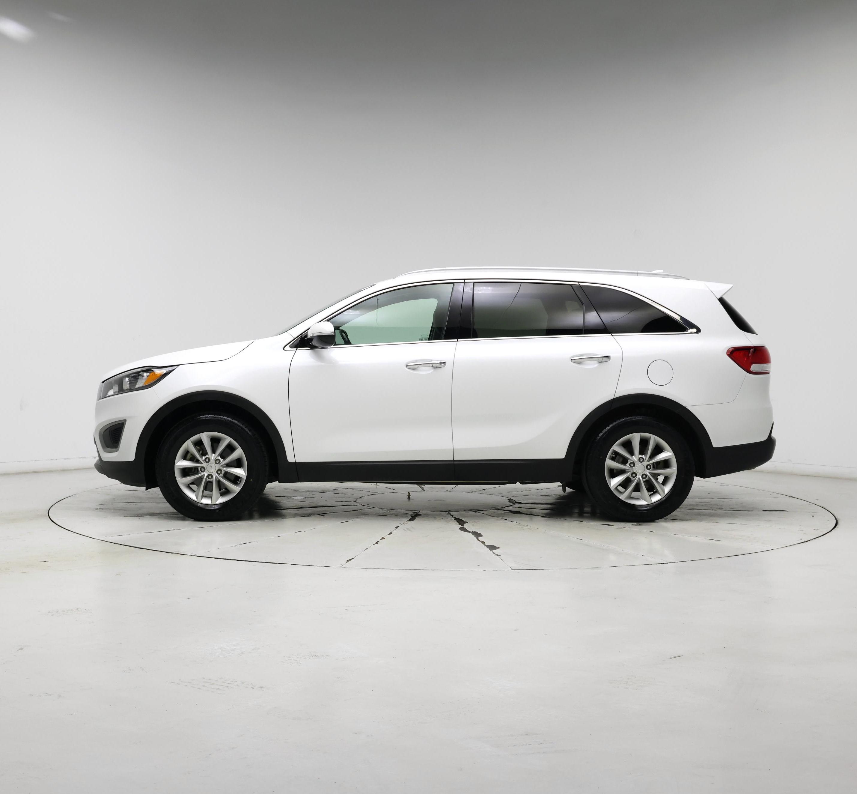Thumbnail: 2016 Kia Sorento - 3