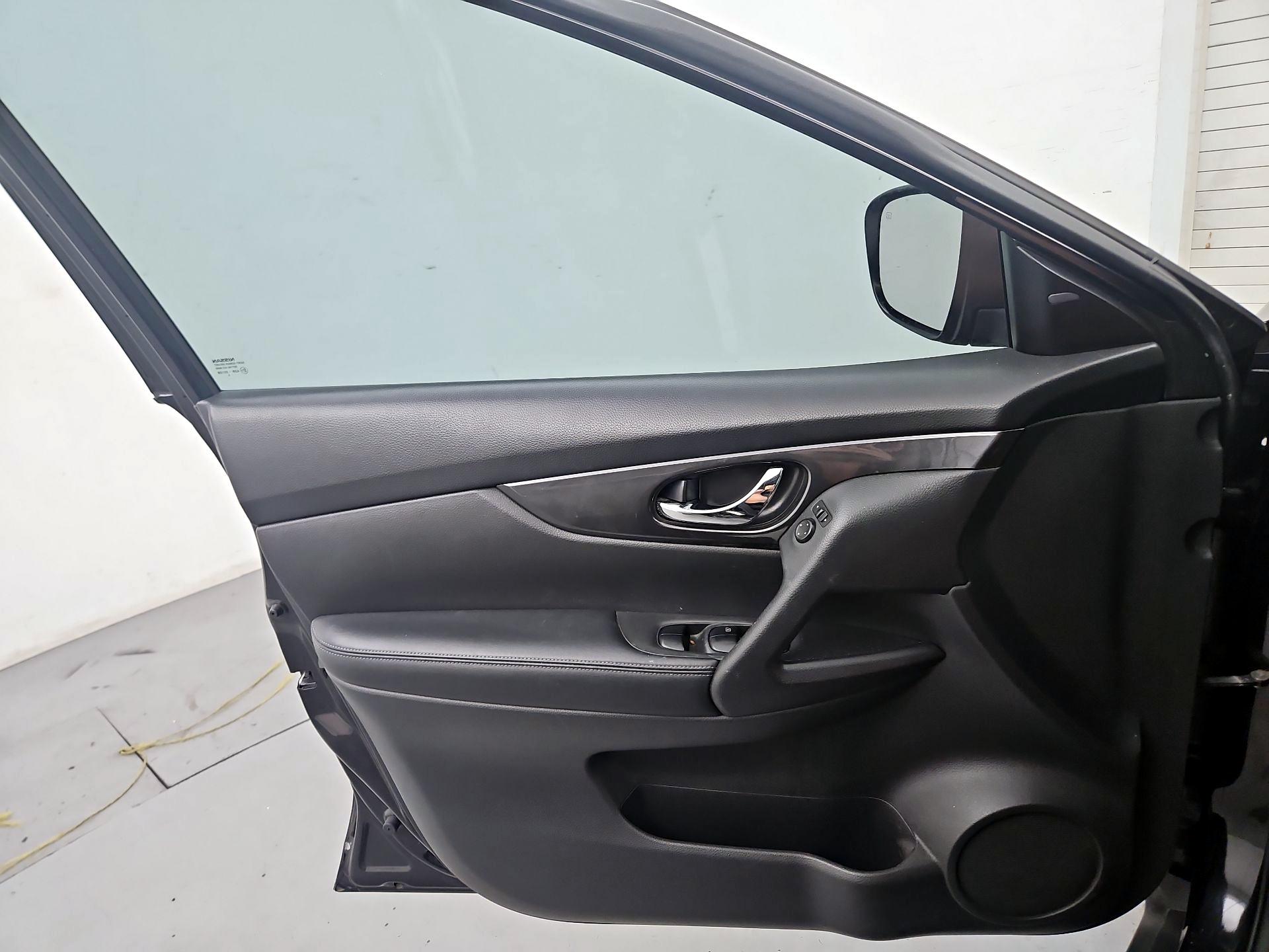 Thumbnail: 2018 Nissan Rogue - 12