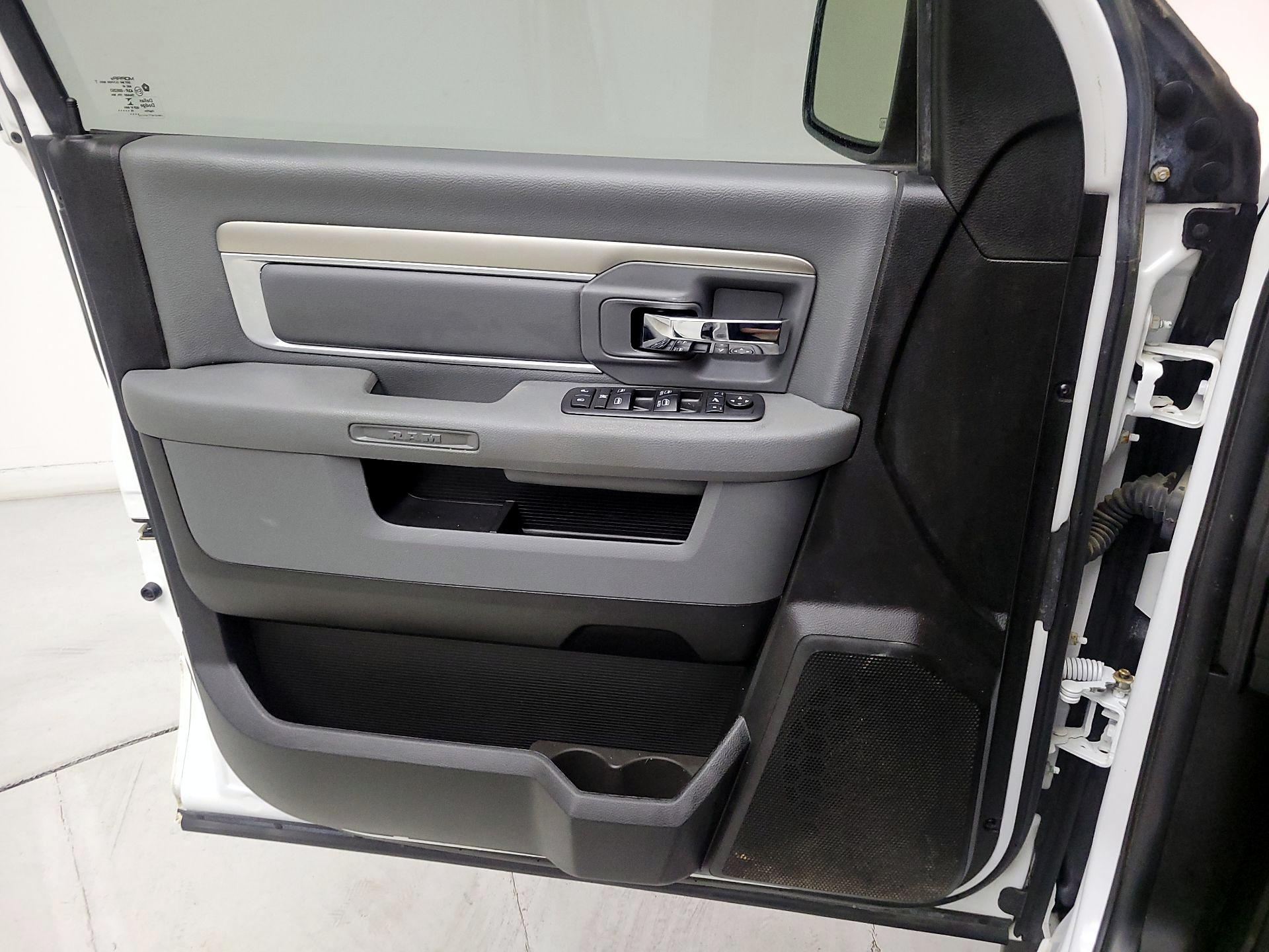Thumbnail: 2019 RAM 1500 Classic - 12